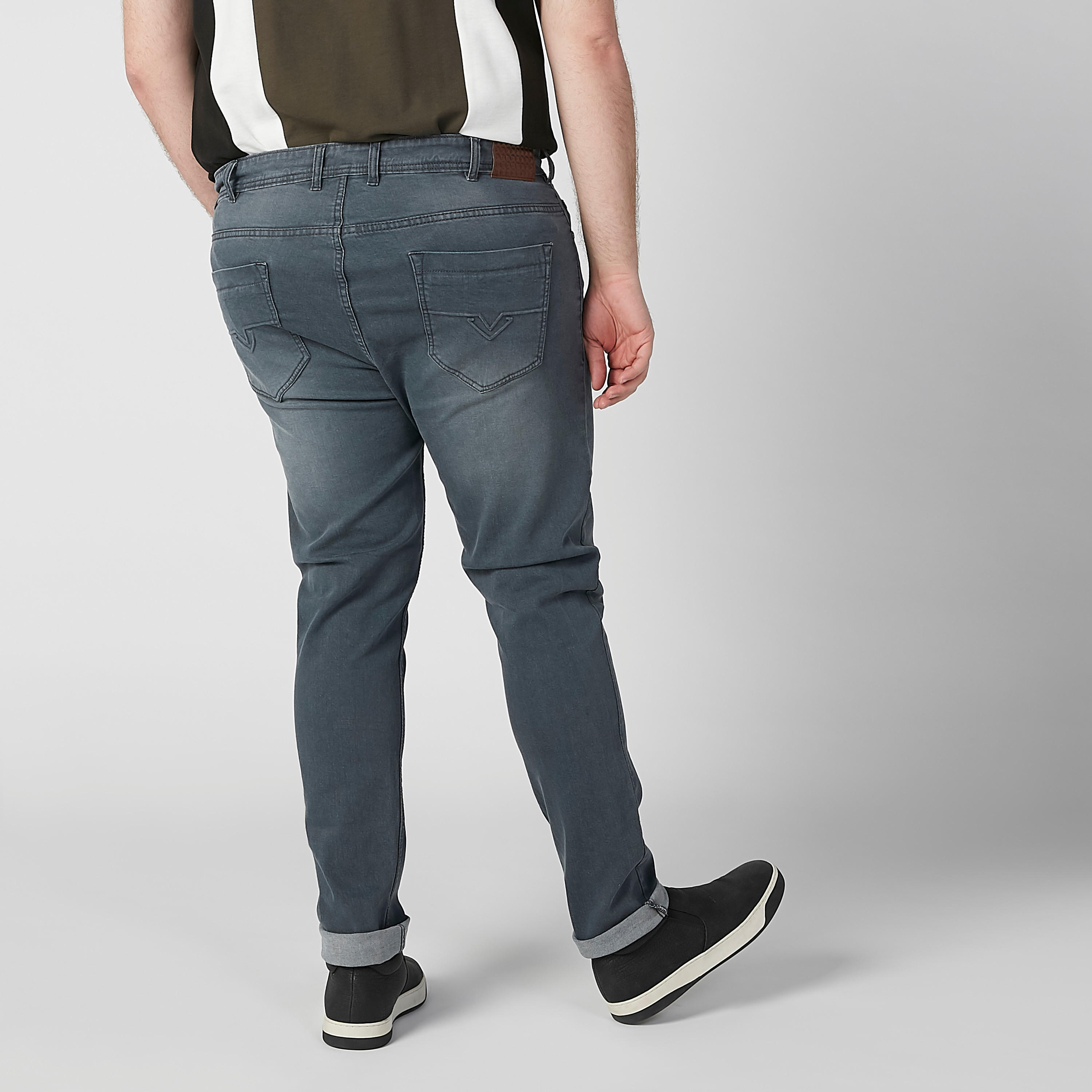 بنطلون جينز سادة بخصر متوسط الارتفاع وجيوب-men-clothing-bottoms-jeans-image-4