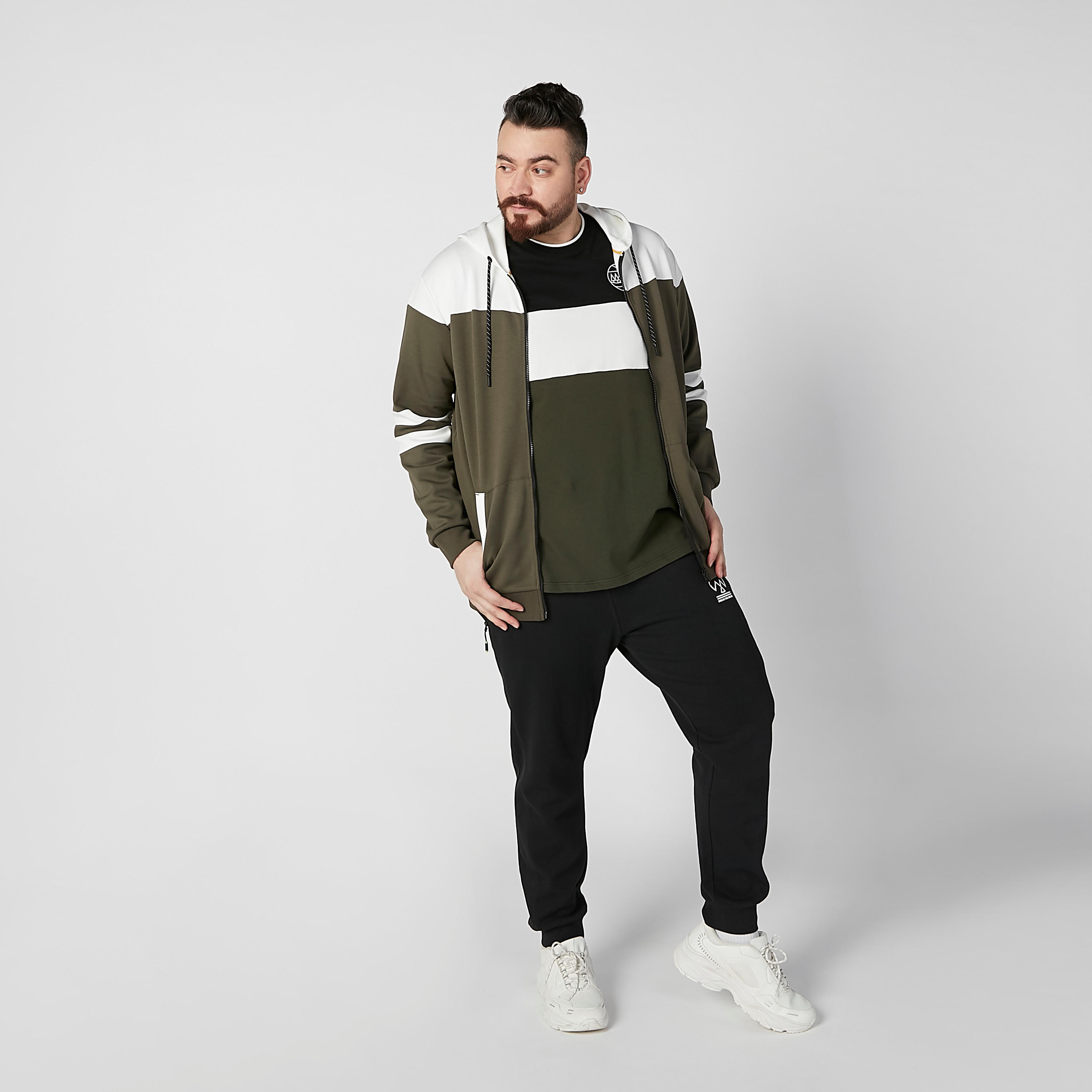 بنطلون رياضي سادة بخصر مطّاطي وجيوب-men-clothing-bottoms-joggers-image-2