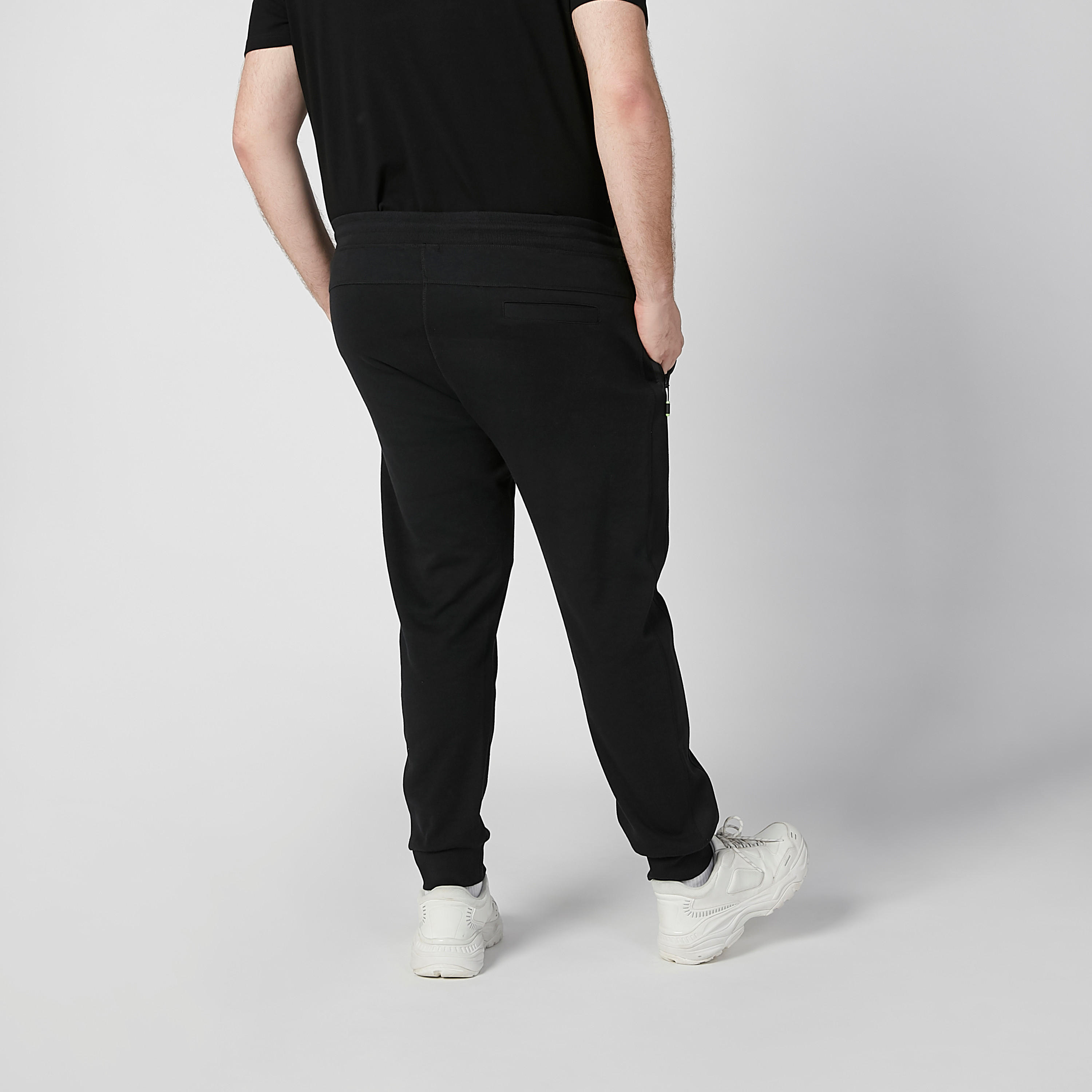 بنطلون رياضي سادة بخصر مطّاطي وجيوب-men-clothing-bottoms-joggers-image-3