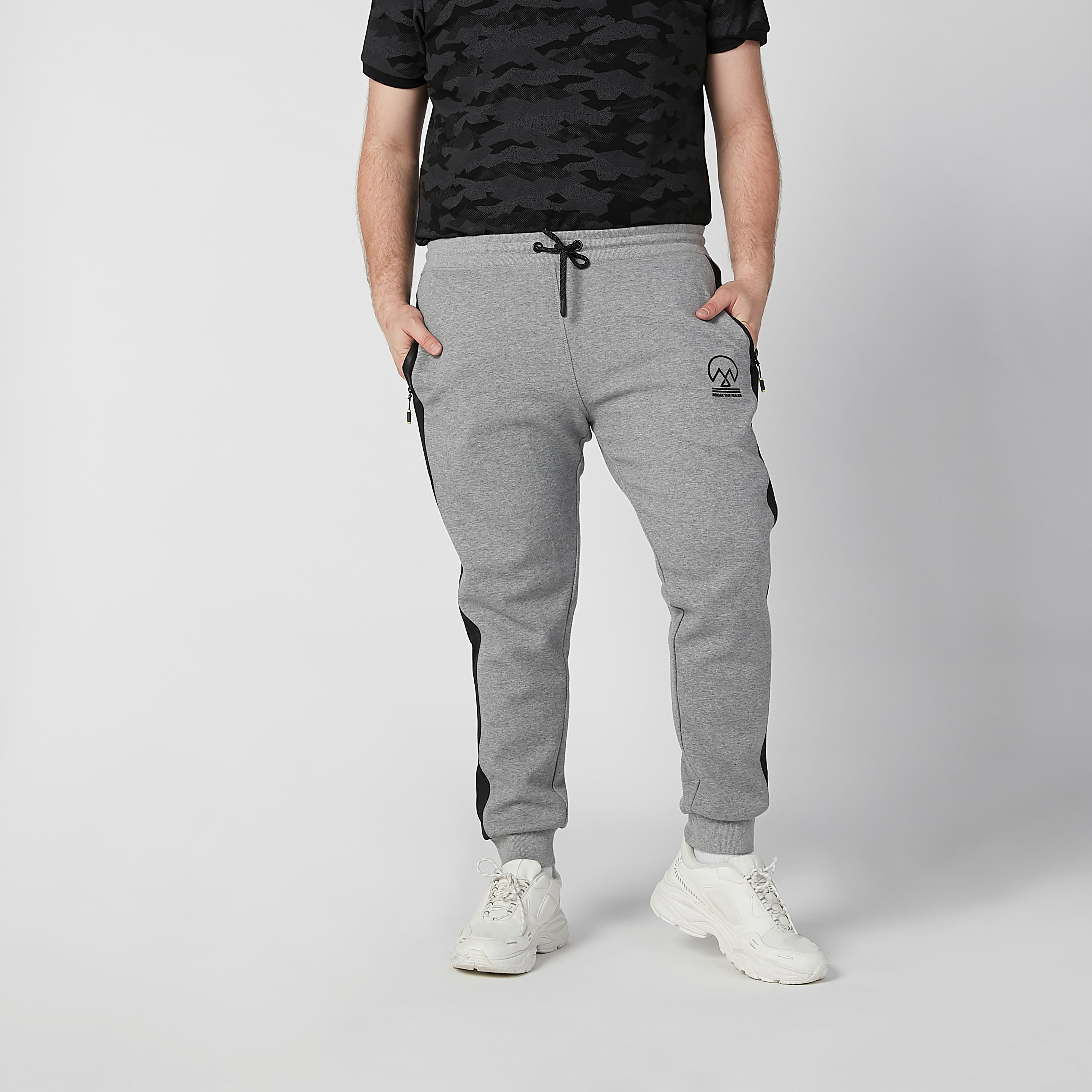 بنطلون رياضي سادة بخصر مطّاطي وجيوب-men-clothing-bottoms-joggers-image-4