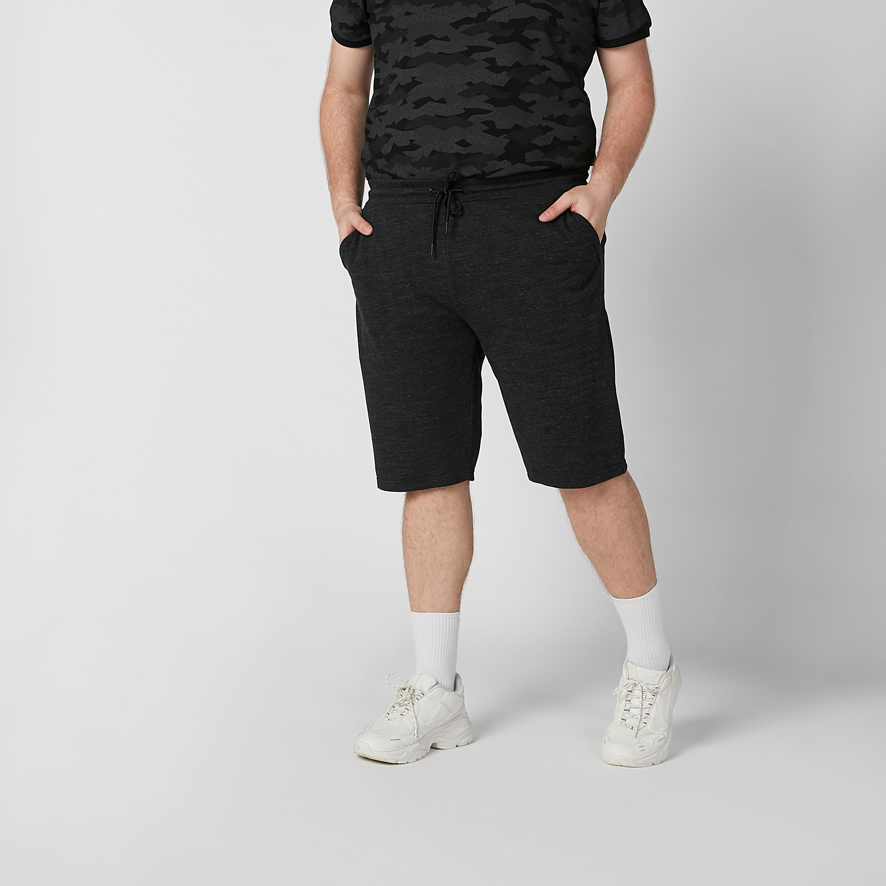 شورت سادة بخصر مطاطي وجيوب-men-clothing-bottoms-shorts-image-2