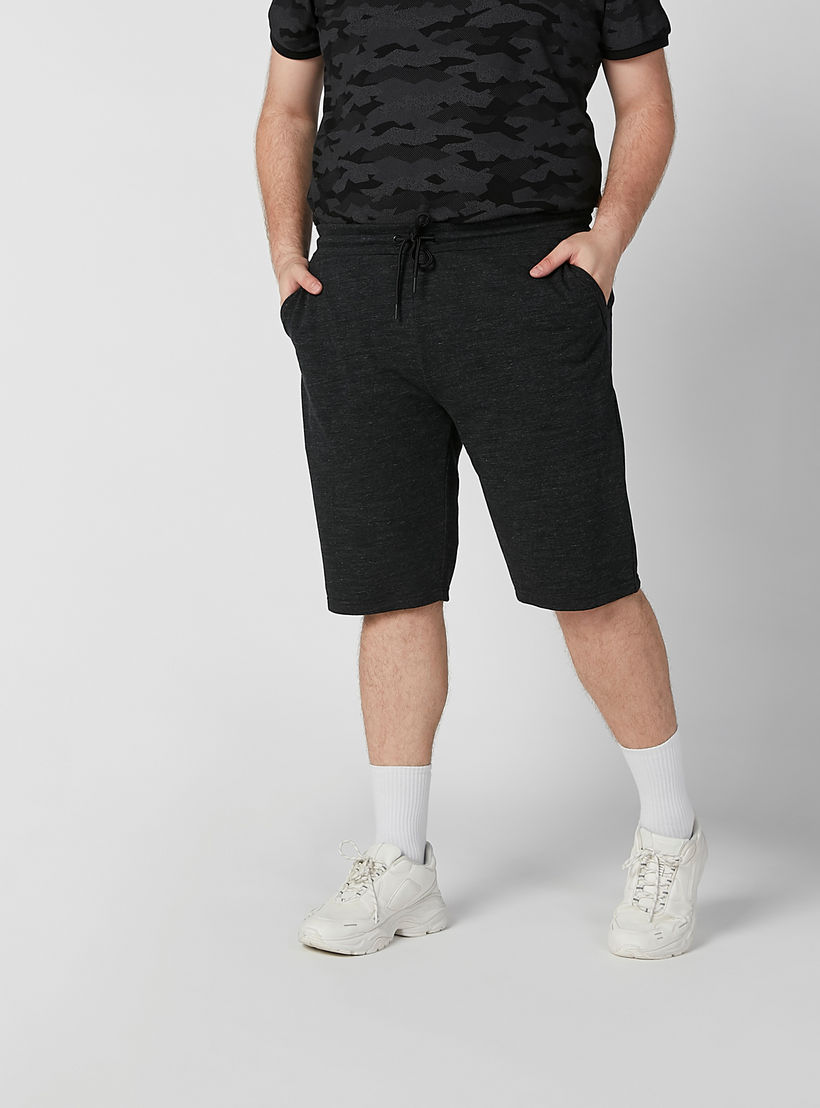 شورت سادة بخصر مطاطي وجيوب-men-clothing-bottoms-shorts-image-2