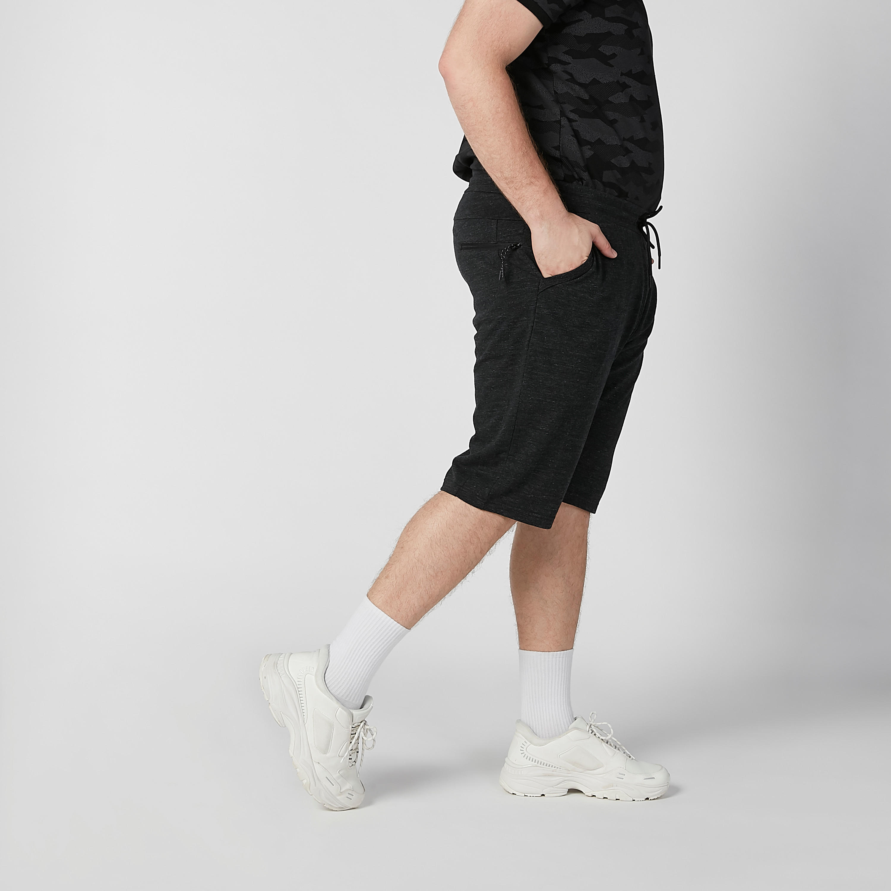 شورت سادة بخصر مطاطي وجيوب-men-clothing-bottoms-shorts-image-3