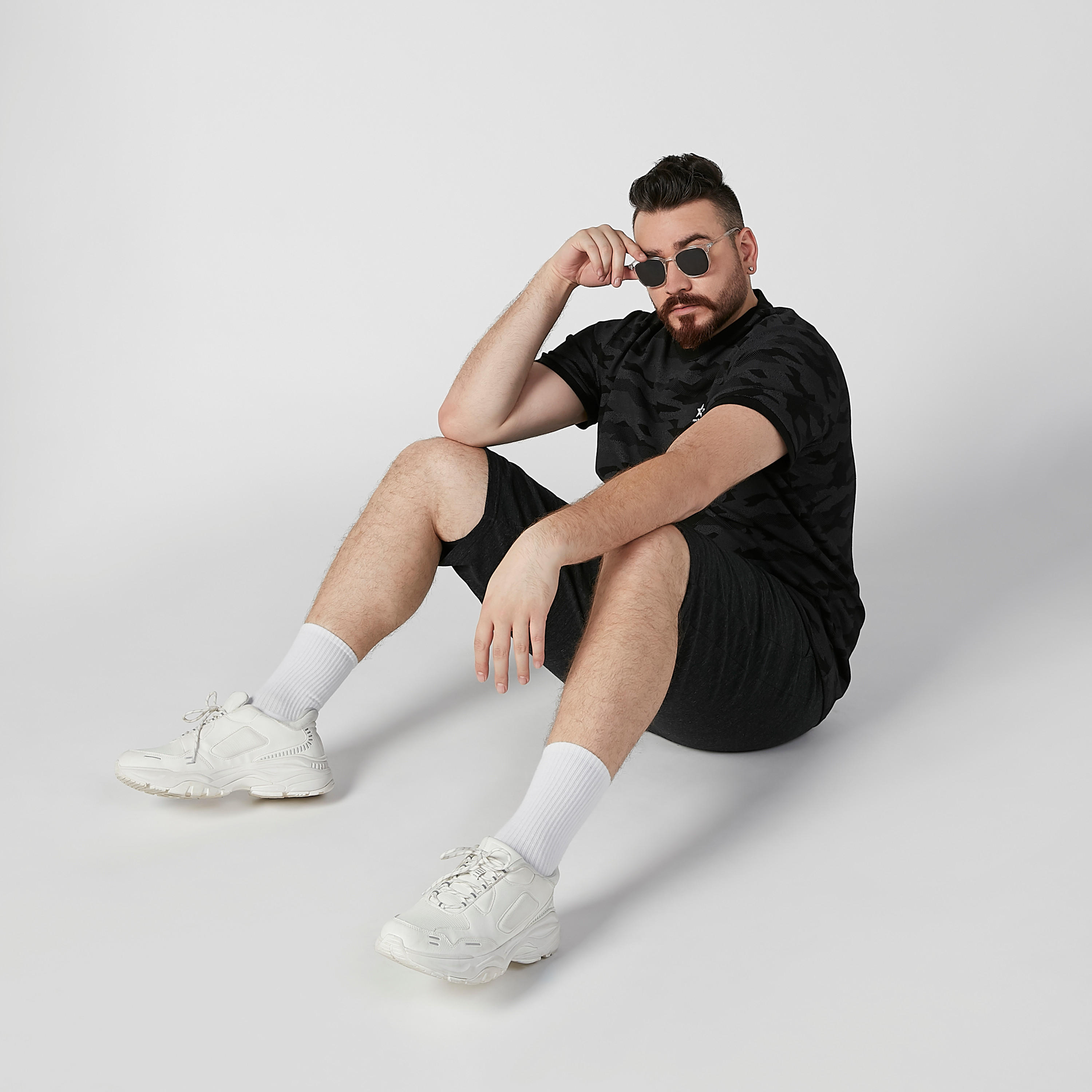 شورت سادة بخصر مطاطي وجيوب-men-clothing-bottoms-shorts-image-5