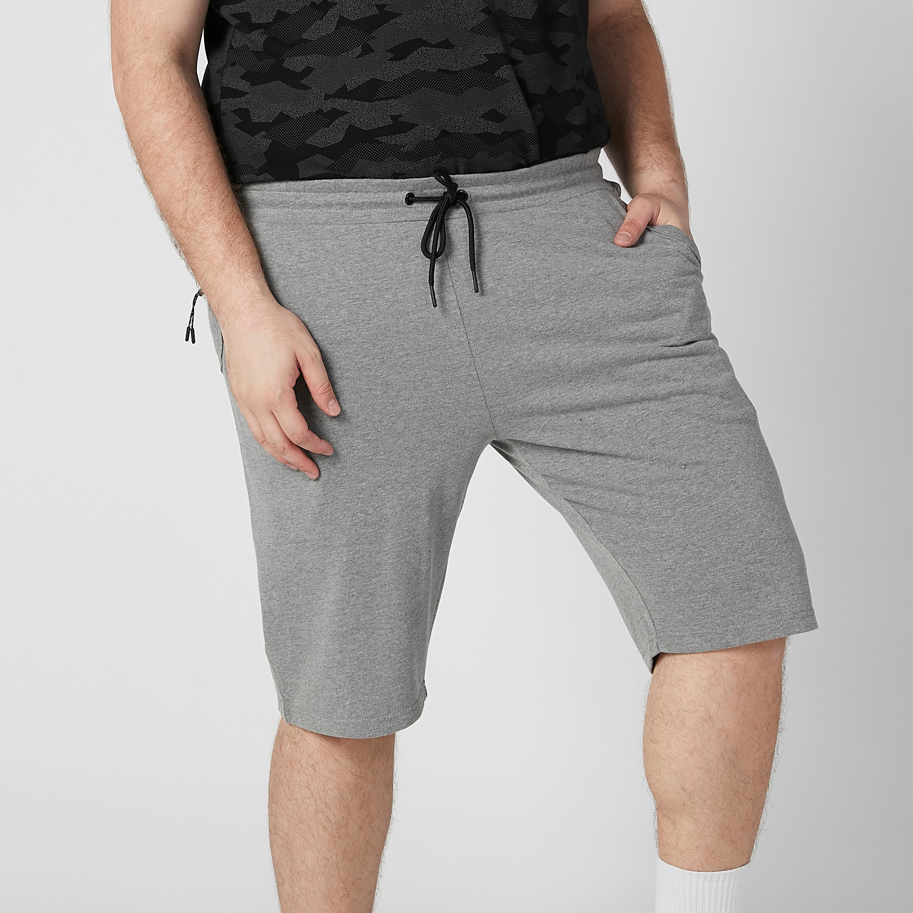 شورت سادة بخصر مطاطي وجيوب-men-clothing-bottoms-shorts-image-2