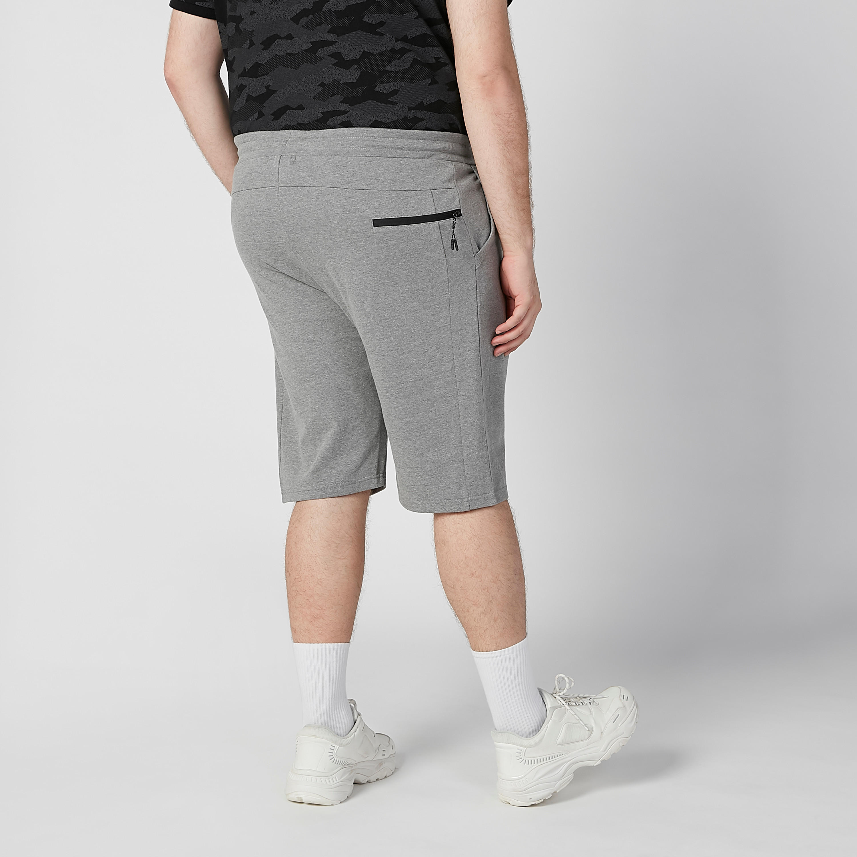 شورت سادة بخصر مطاطي وجيوب-men-clothing-bottoms-shorts-image-4