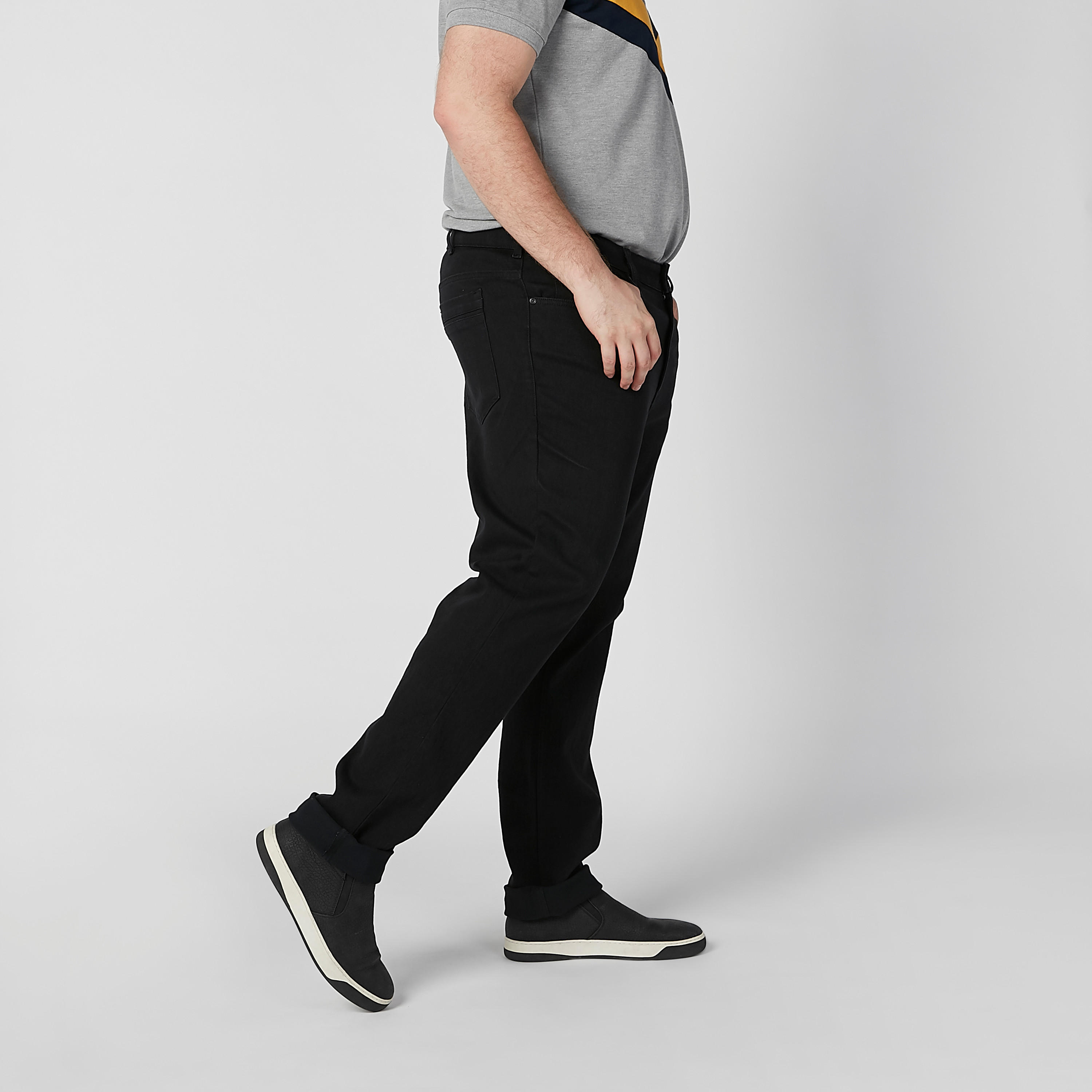 بنطلون جينز سادة بخصر متوسط الارتفاع وجيوب-men-clothing-bottoms-jeans-image-1
