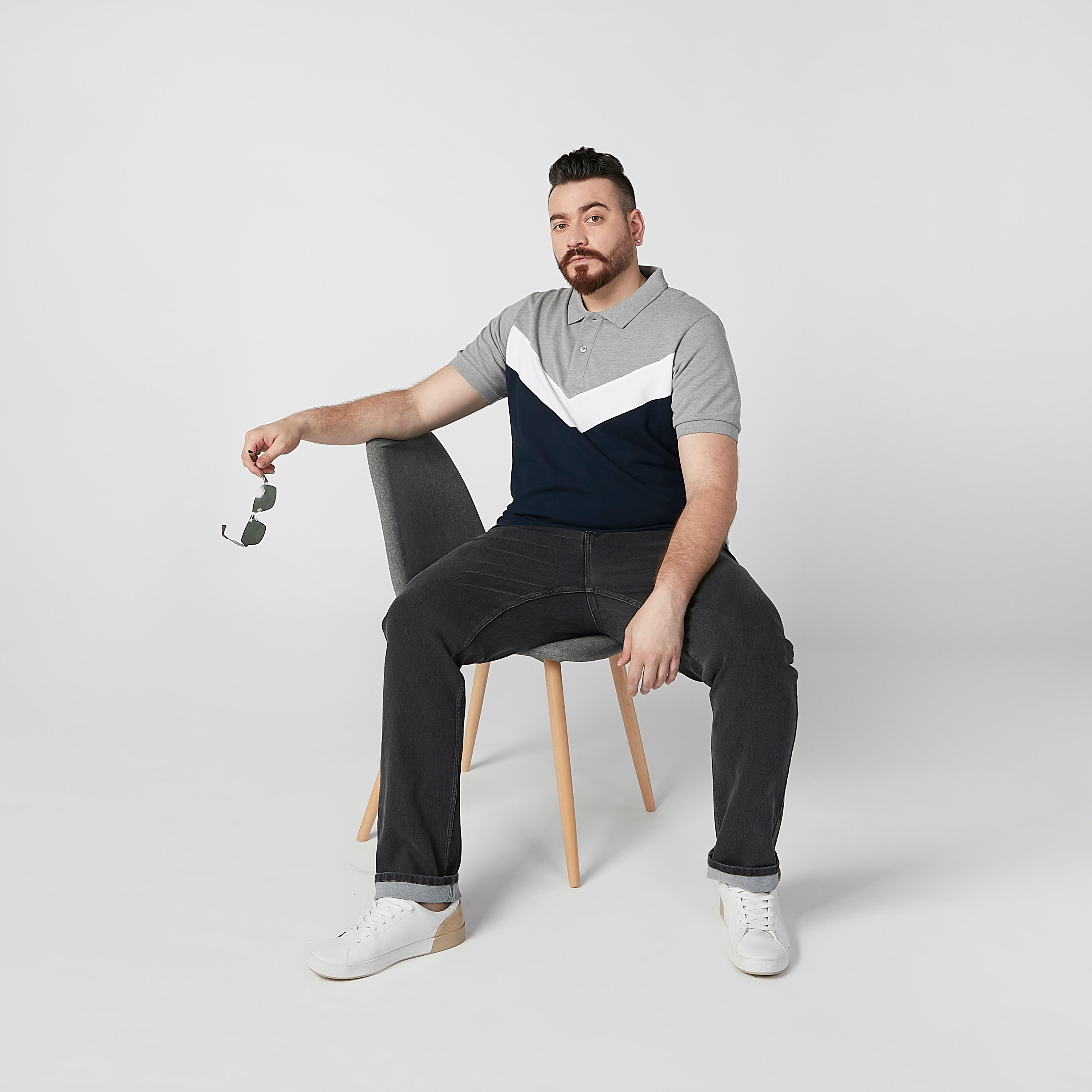 بنطلون جينز سادة بخصر متوسط الارتفاع وجيوب-men-clothing-bottoms-jeans-image-2