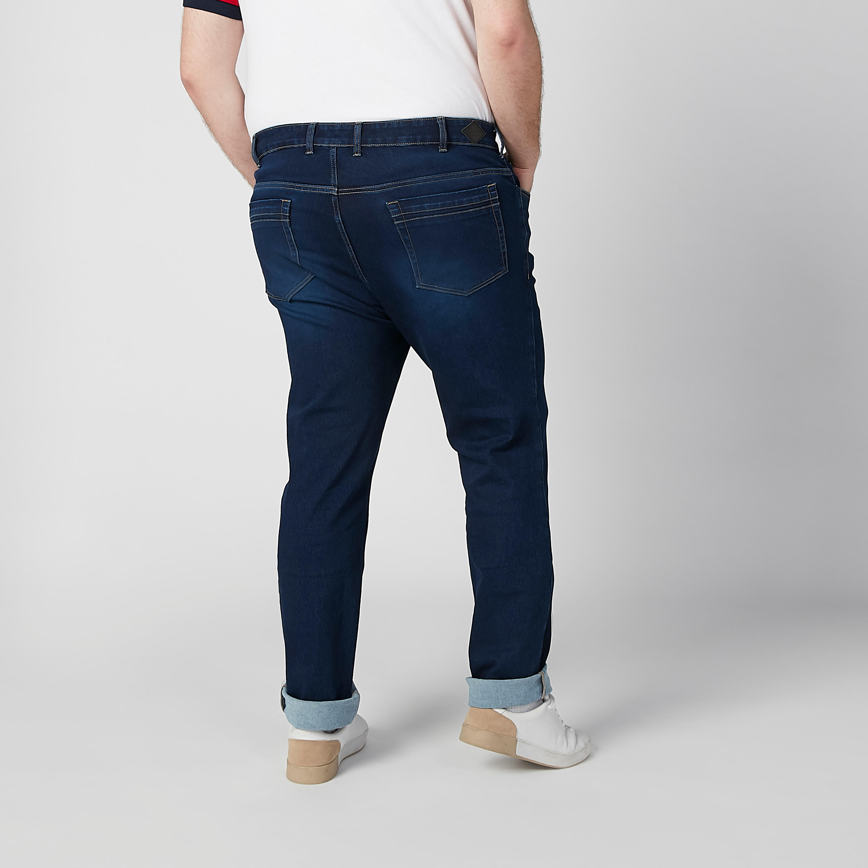 بنطلون جينز سادة بخصر متوسط الارتفاع وجيوب-men-clothing-bottoms-jeans-image-4