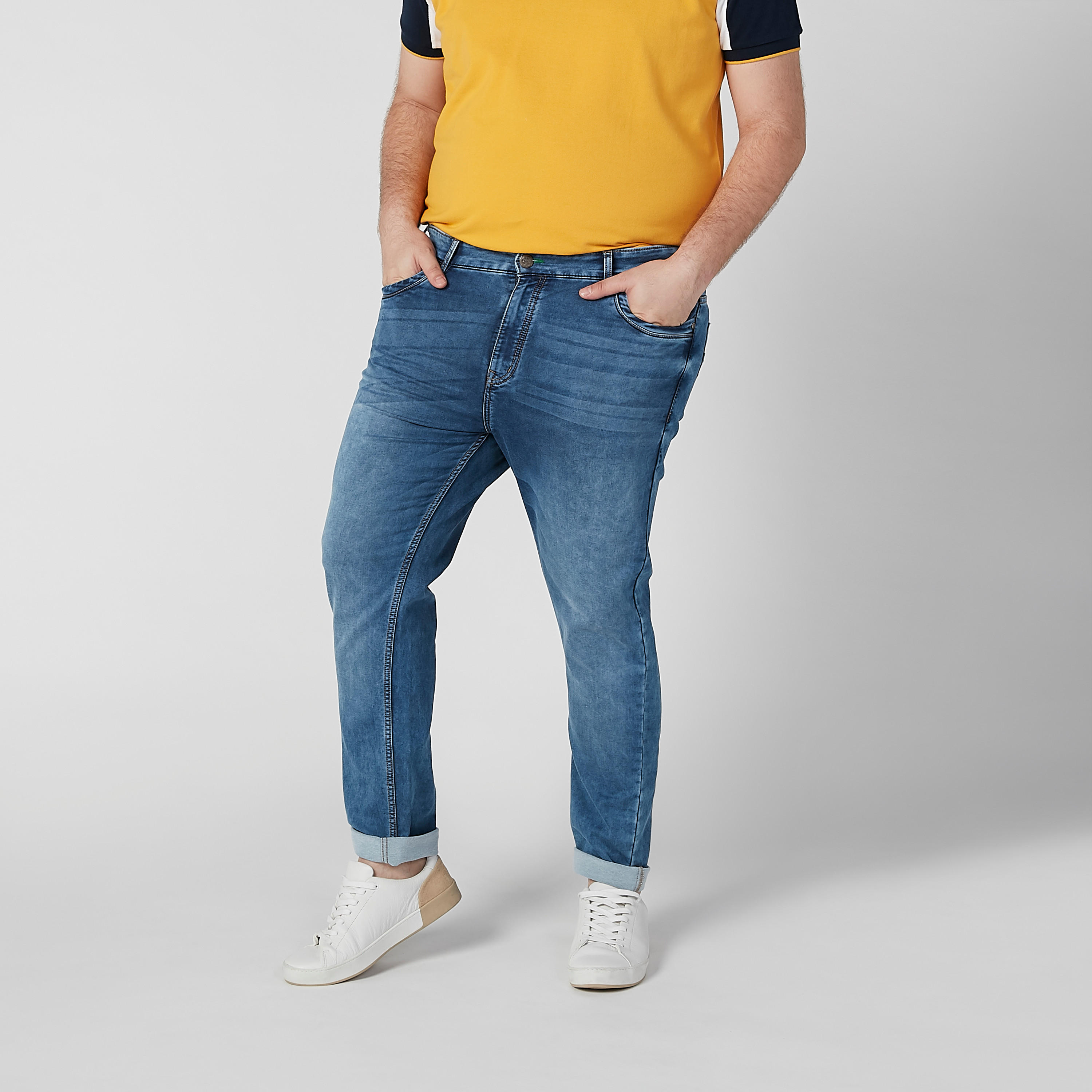 بنطلون جينز سادة بخصر متوسط الارتفاع وجيوب-men-clothing-bottoms-jeans-image-1