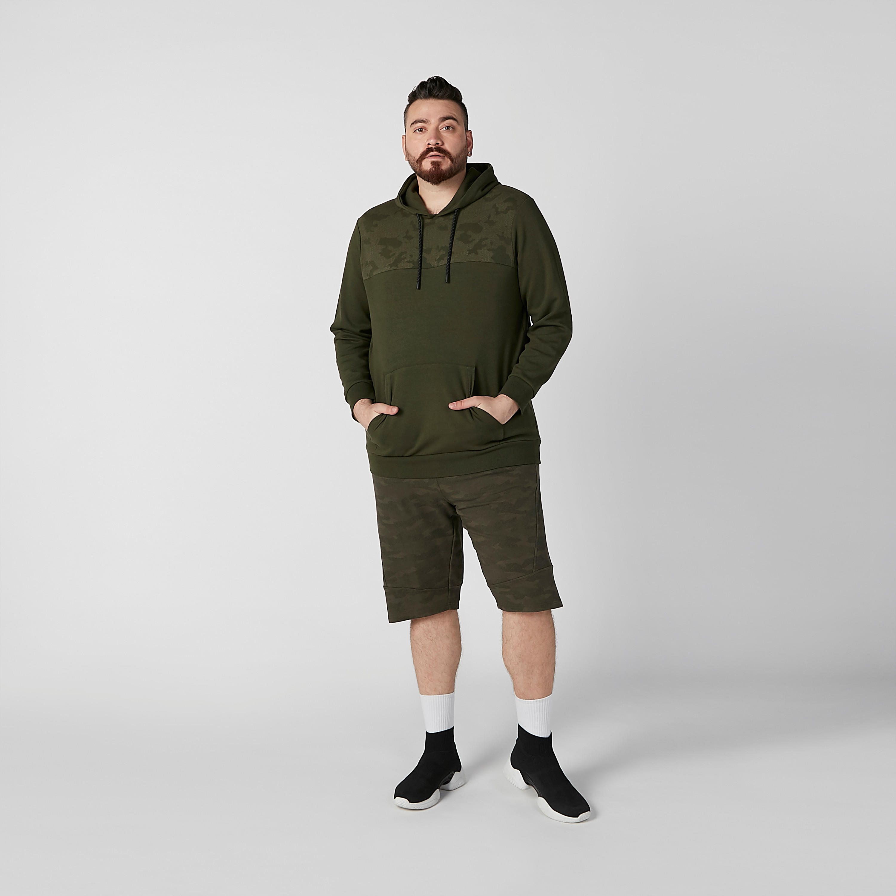 سويت شيرت بأكمام طويلة وجيوب كانجارو وطبعات-men-winterwear-hoodiesandsweatshirts-image-3