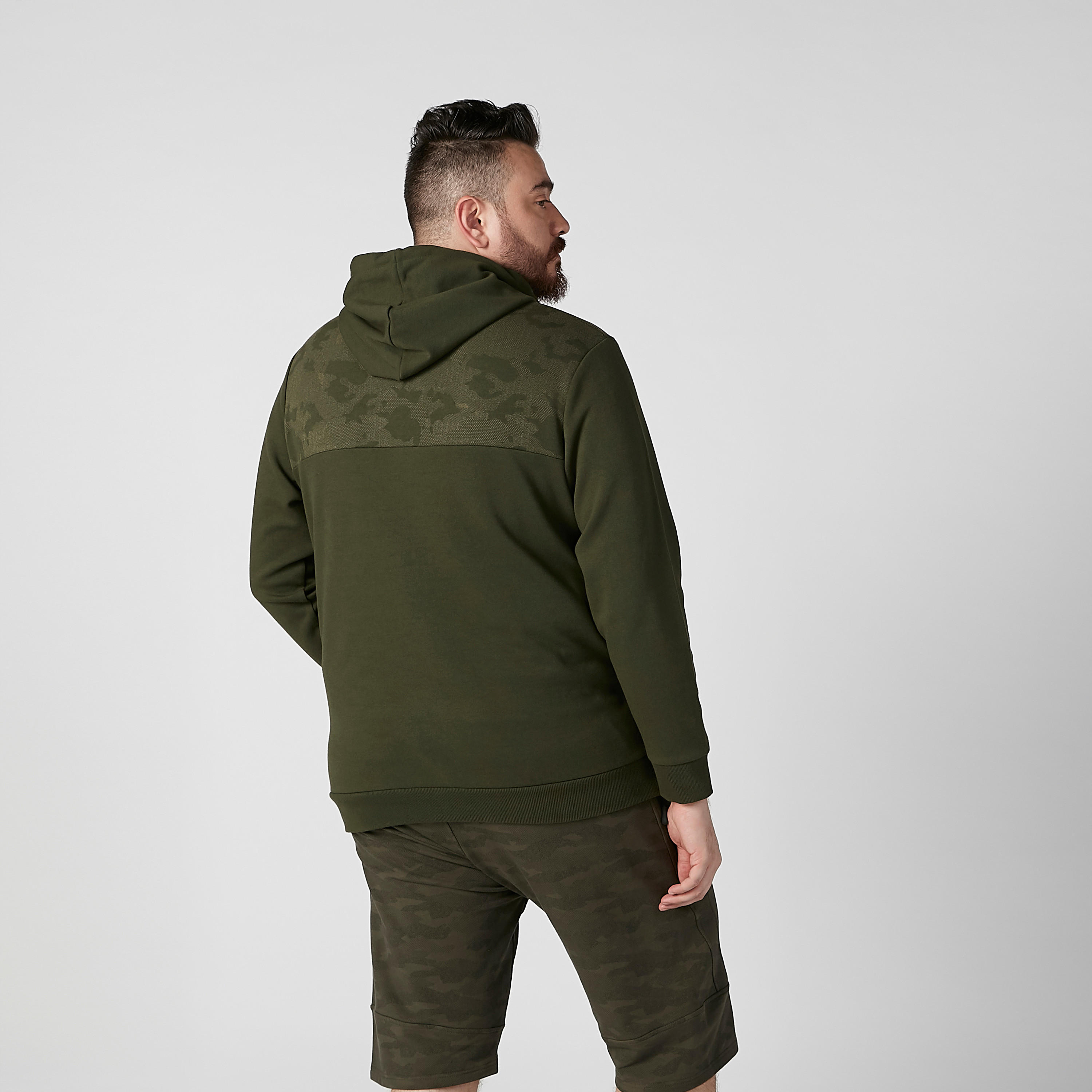 سويت شيرت بأكمام طويلة وجيوب كانجارو وطبعات-men-winterwear-hoodiesandsweatshirts-image-4
