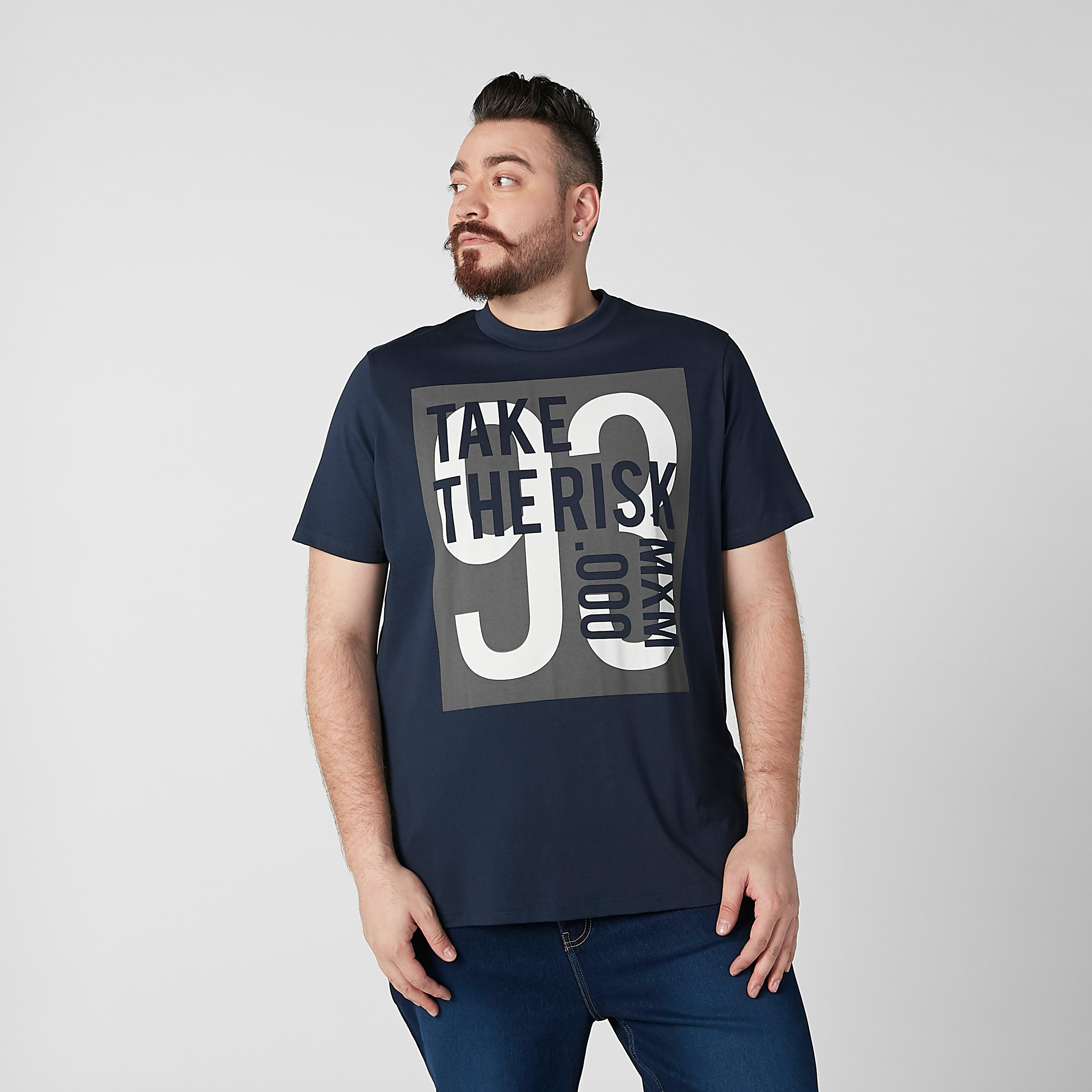تيشيرت بياقة ضيقة وأكمام قصيرة وطبعات-men-clothing-tshirtsandpolos-tshirts-image-3
