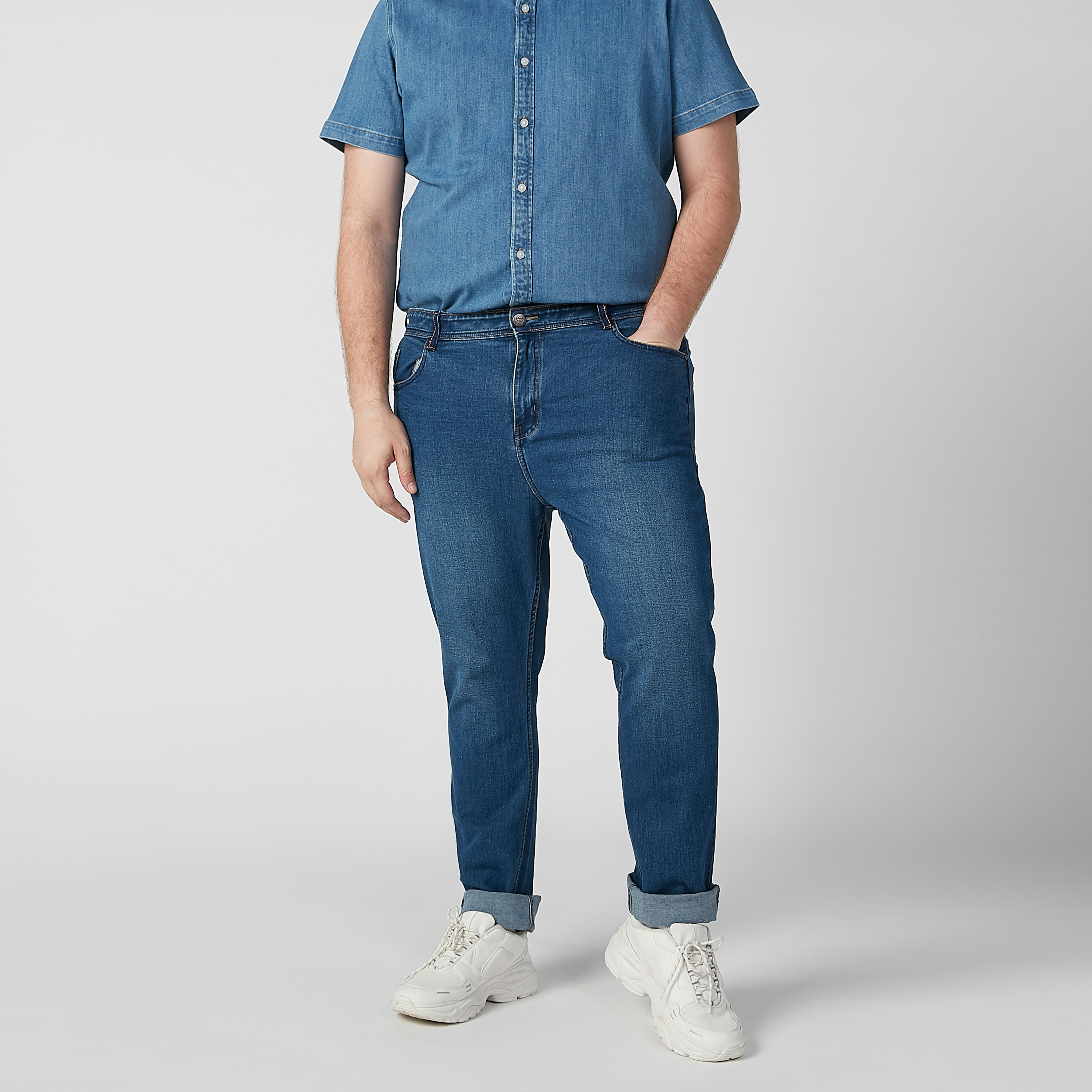 بنطلون جينز سادة بجيوب وحلقات للحزام-men-clothing-bottoms-jeans-image-1
