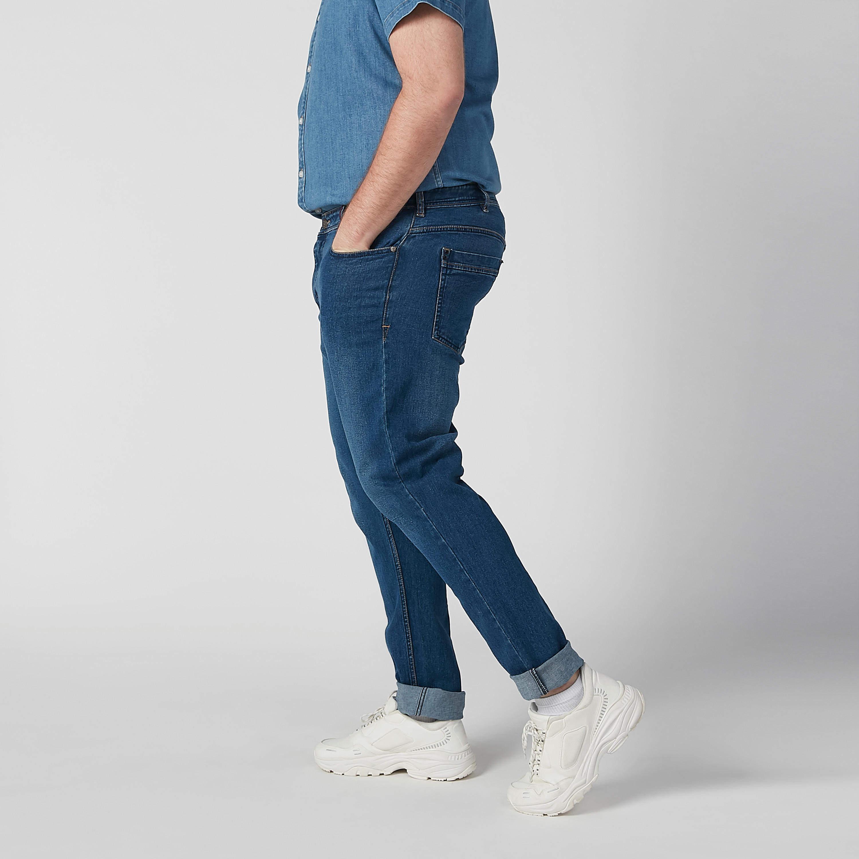 بنطلون جينز سادة بجيوب وحلقات للحزام-men-clothing-bottoms-jeans-image-3