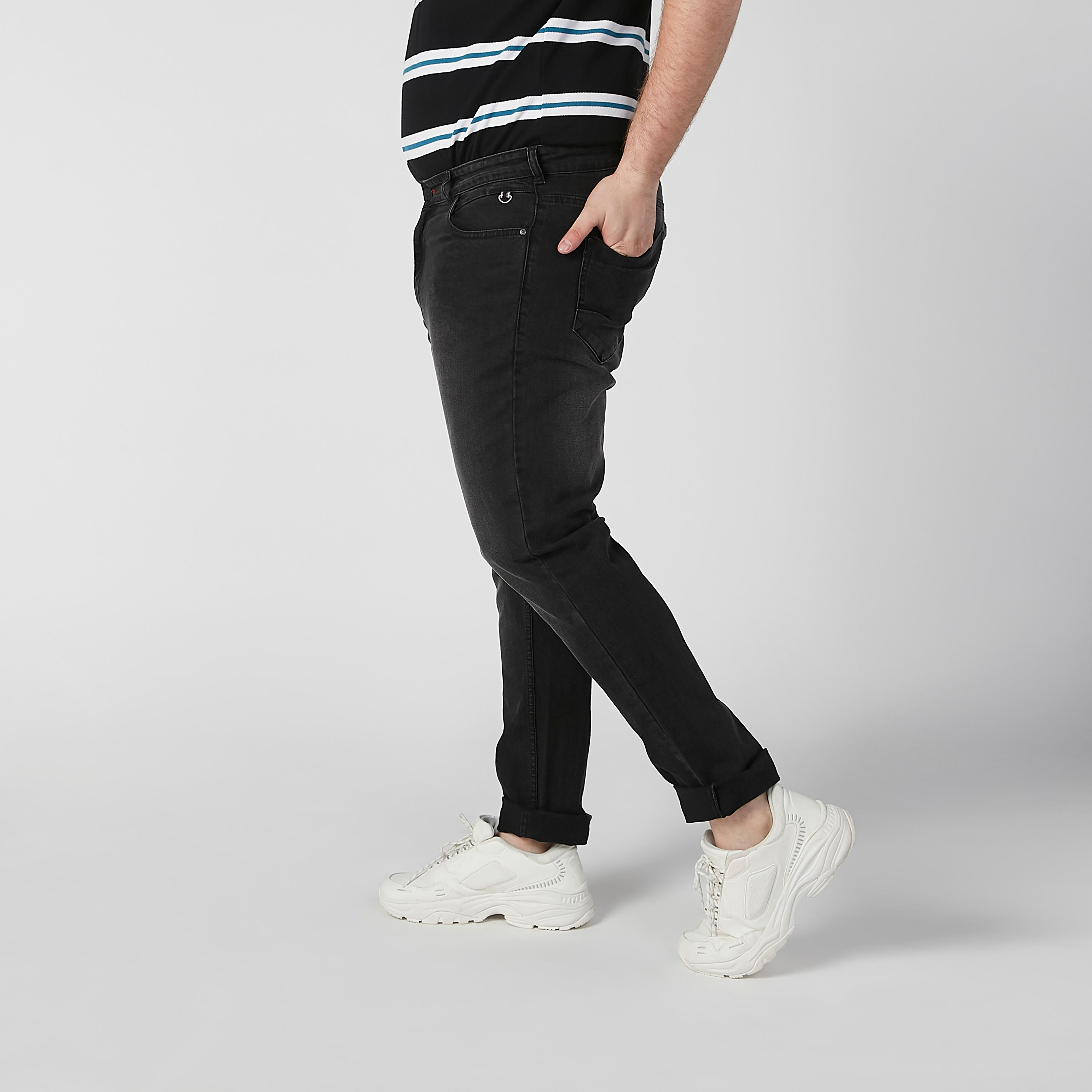 بنطلون جينز سادة بجيوب وحلقات للحزام-men-clothing-bottoms-jeans-image-2
