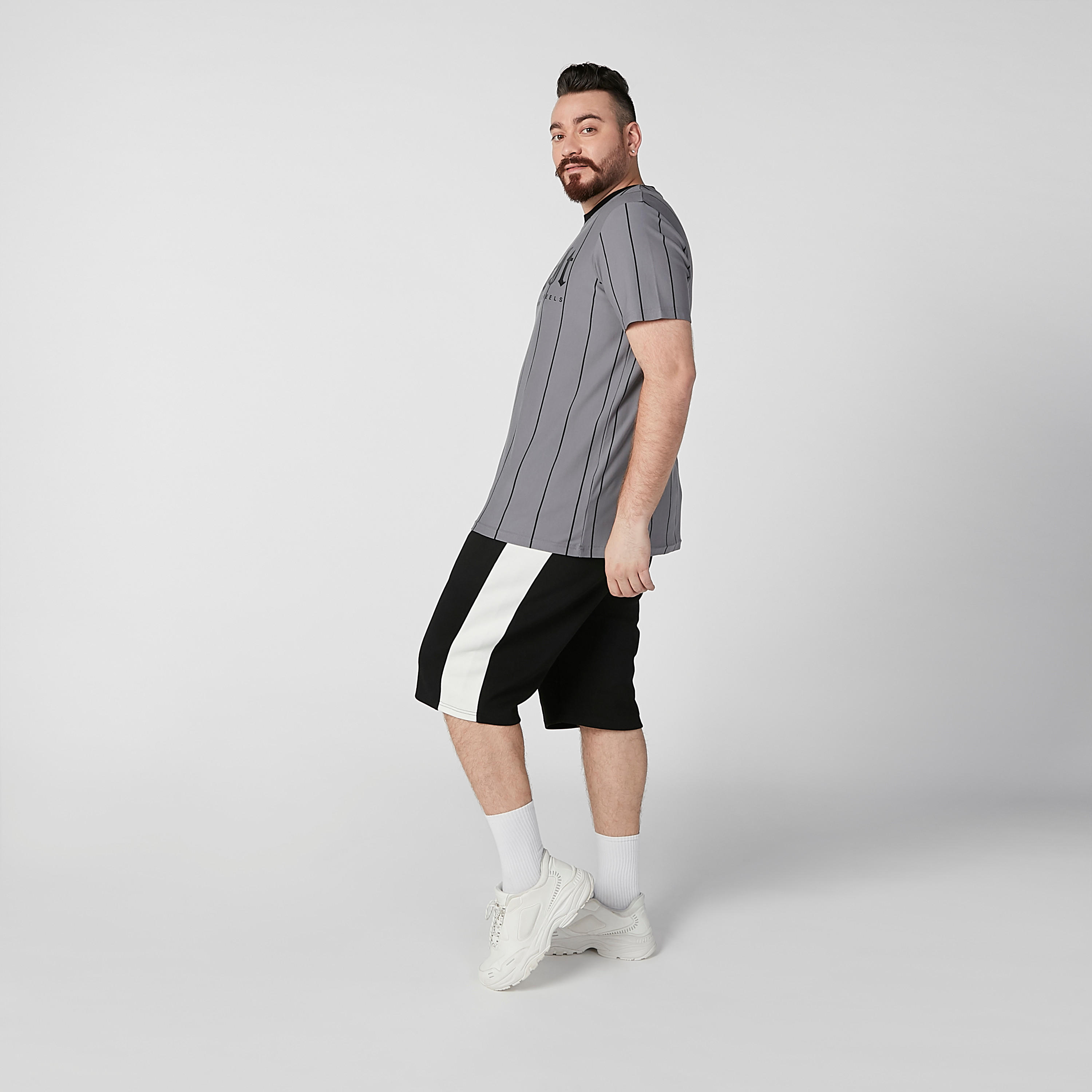 تيشيرت بياقة مستديرة وأكمام قصيرة وطبعات-men-clothing-tshirtsandpolos-tshirts-image-3