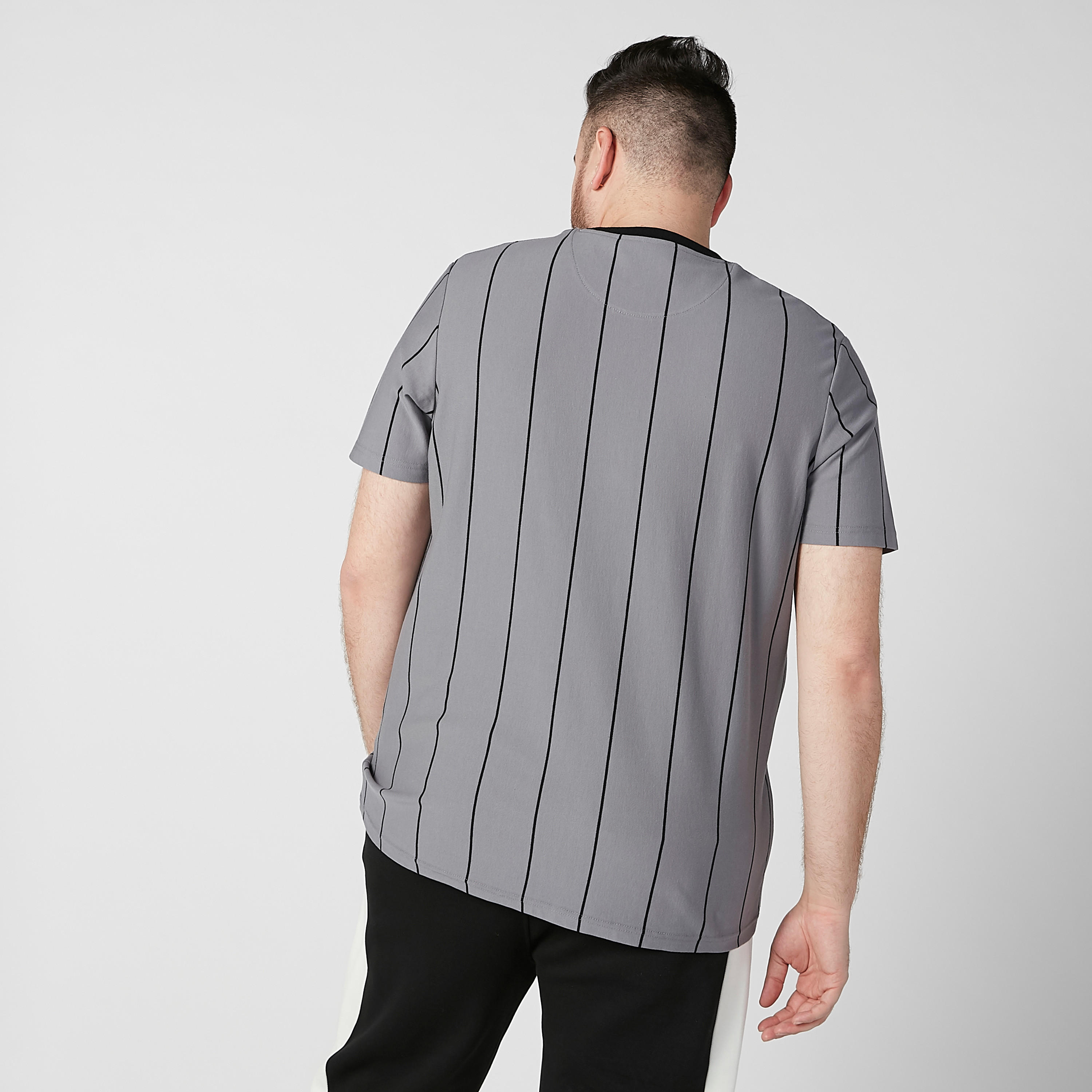 تيشيرت بياقة مستديرة وأكمام قصيرة وطبعات-men-clothing-tshirtsandpolos-tshirts-image-1