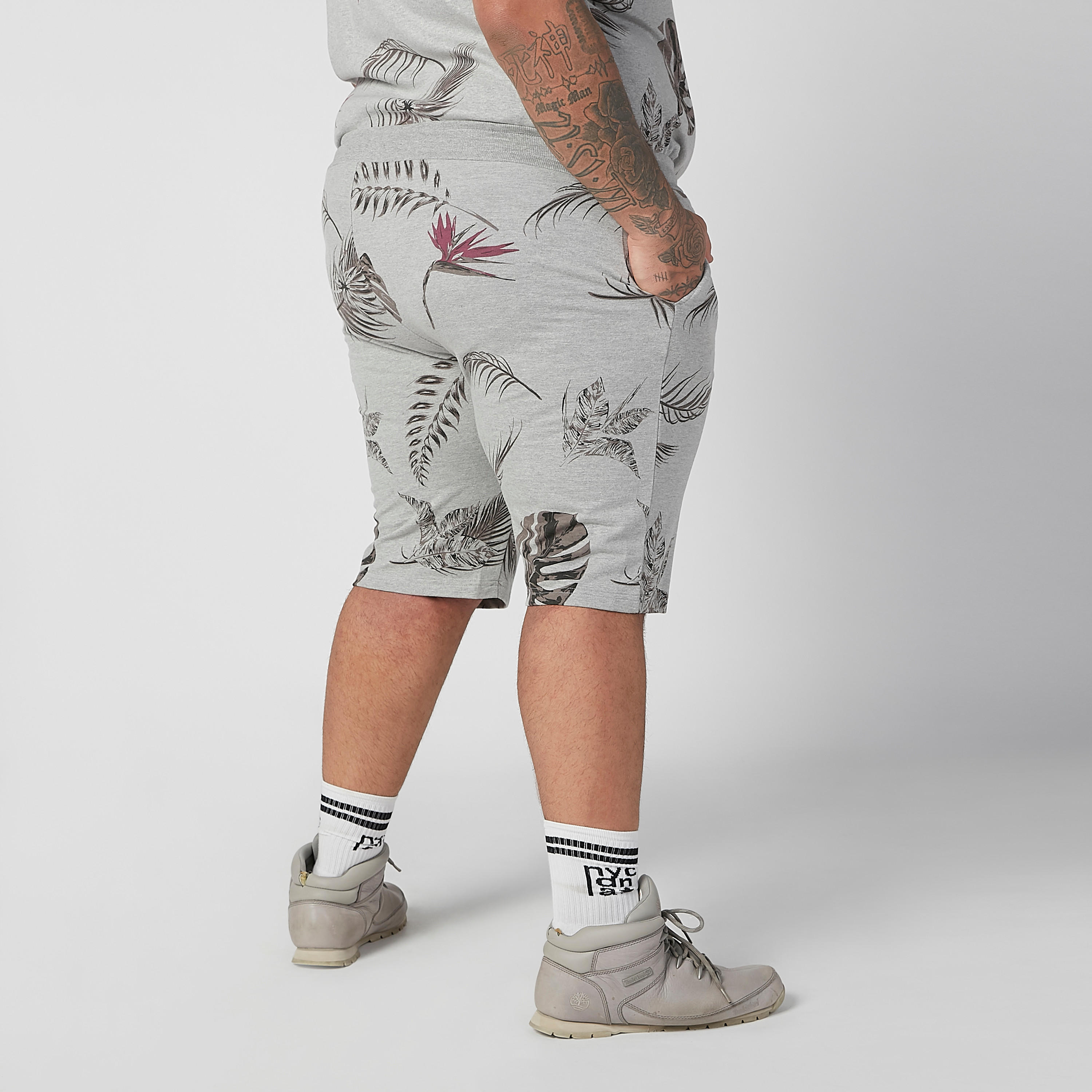 شورت بخصر مطّاطي متوسط الارتفاع وجيوب وطبعات-men-clothing-bottoms-shorts-image-3