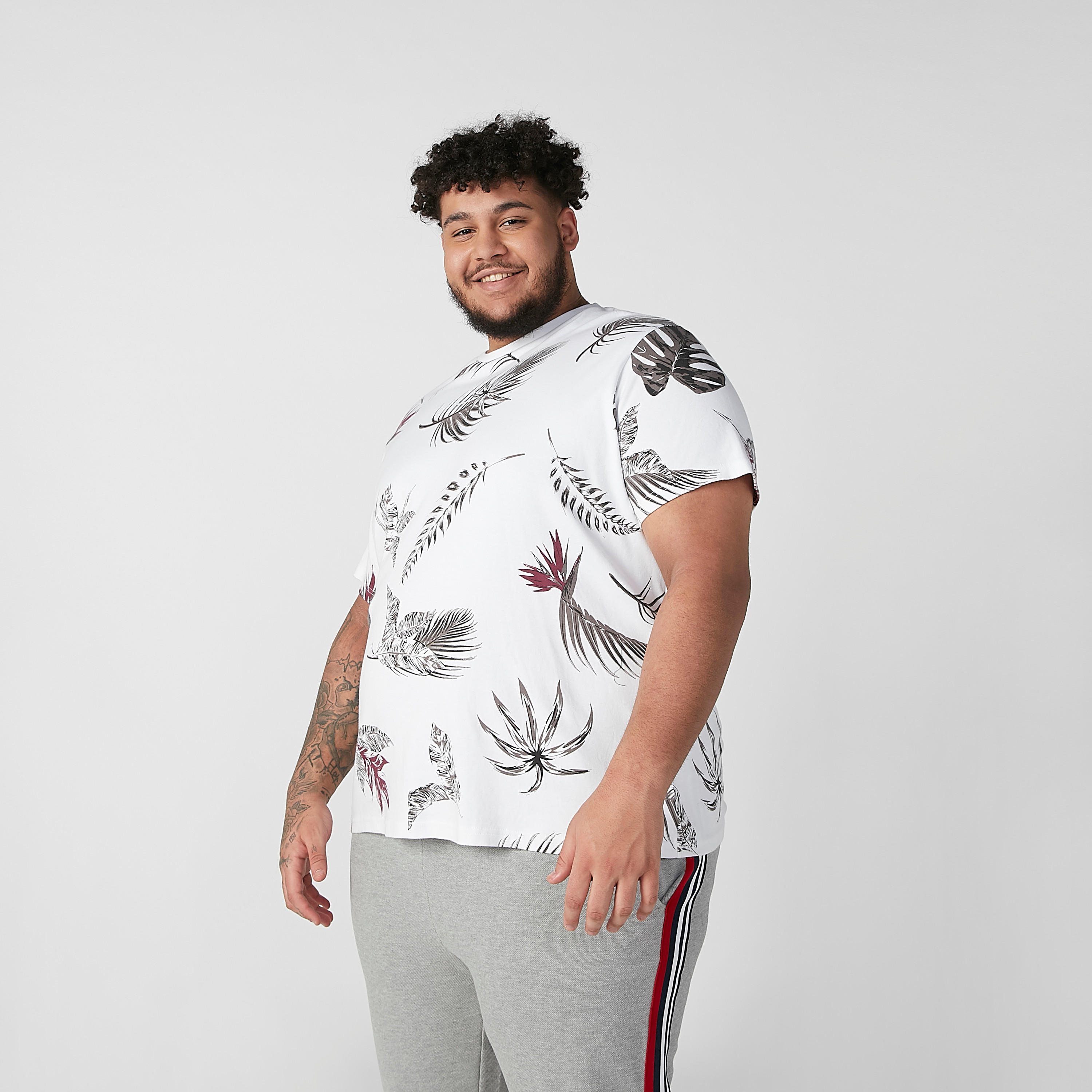 تيشيرت مستدام بياقة مستديرة وأكمام قصيرة وطبعات-men-clothing-tshirtsandpolos-tshirts-image-1