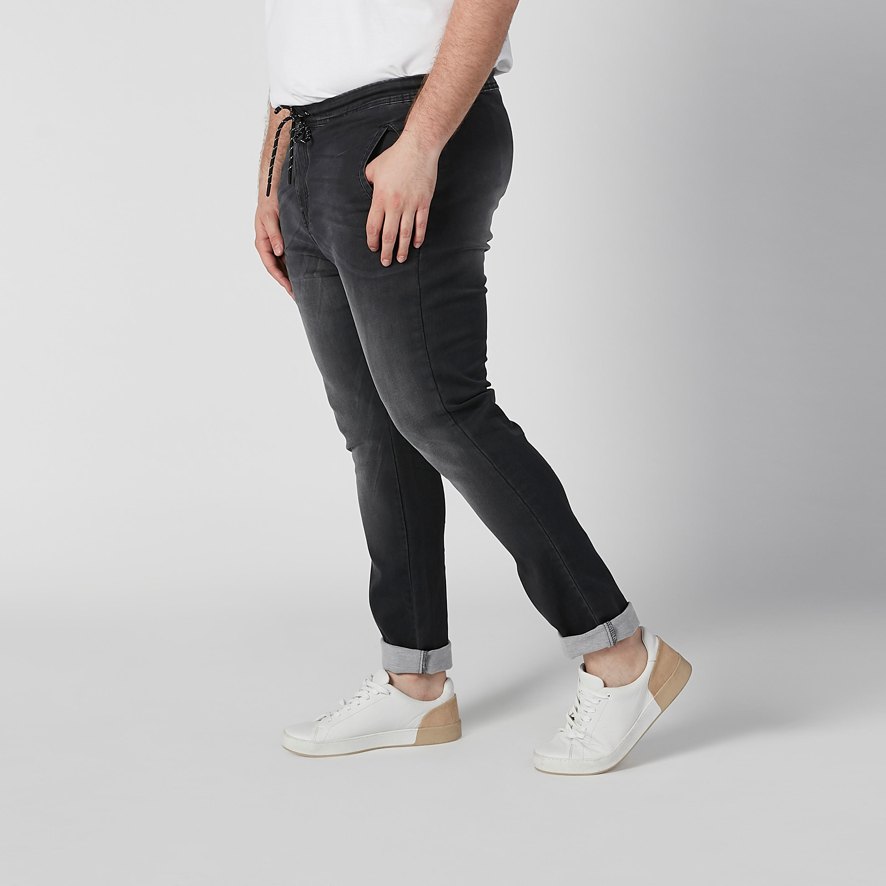 بنطلون جينز مستدام سادة برباط وخصر متوسط الارتفاع وجيوب -men-clothing-bottoms-jeans-image-3