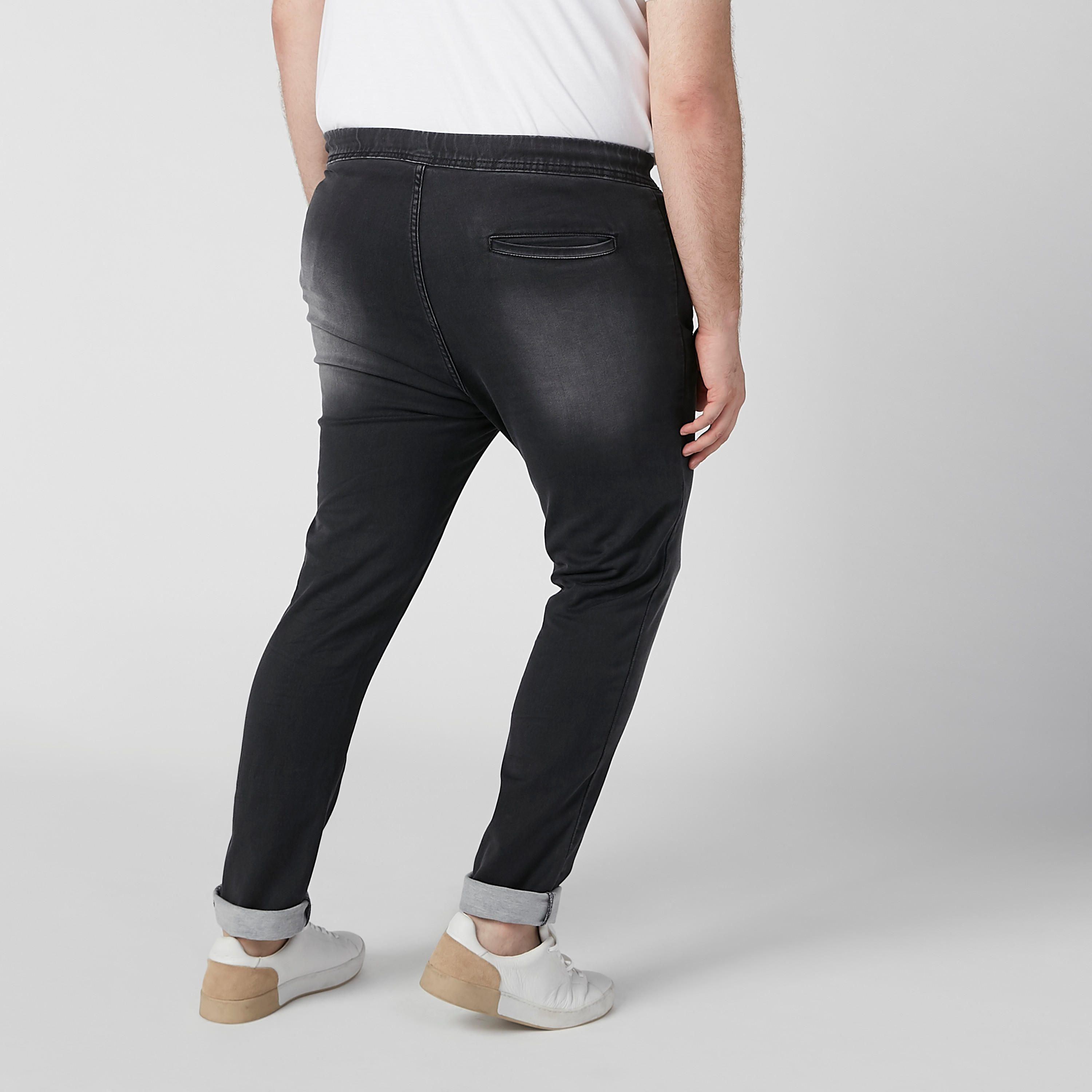 بنطلون جينز مستدام سادة برباط وخصر متوسط الارتفاع وجيوب -men-clothing-bottoms-jeans-image-4