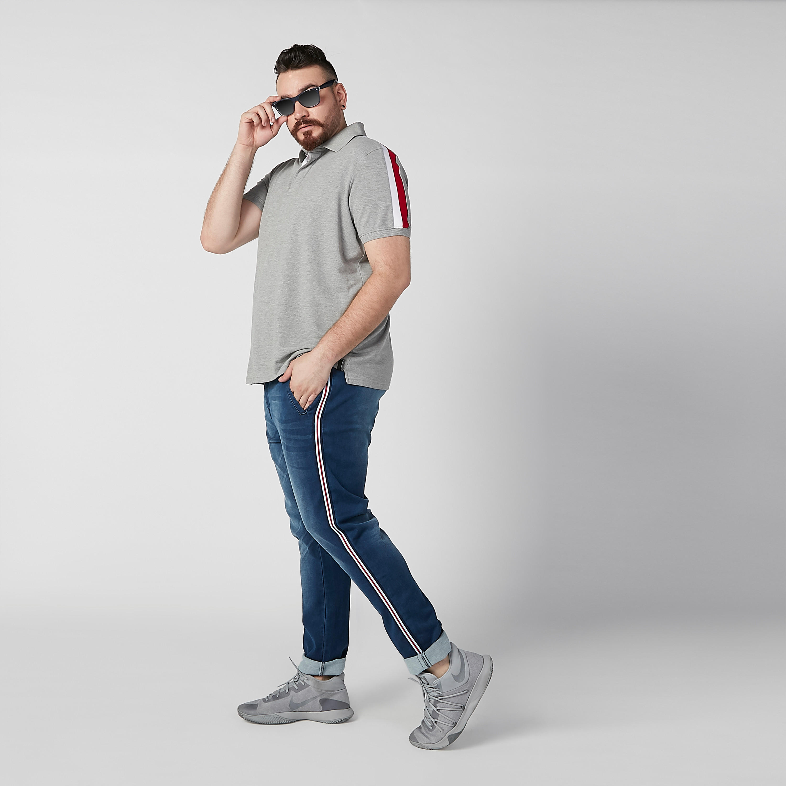 بنطلون جينز مستدام سادة بخصر متوسط الارتفاع وجيوب وشريطة-men-clothing-bottoms-jeans-image-2