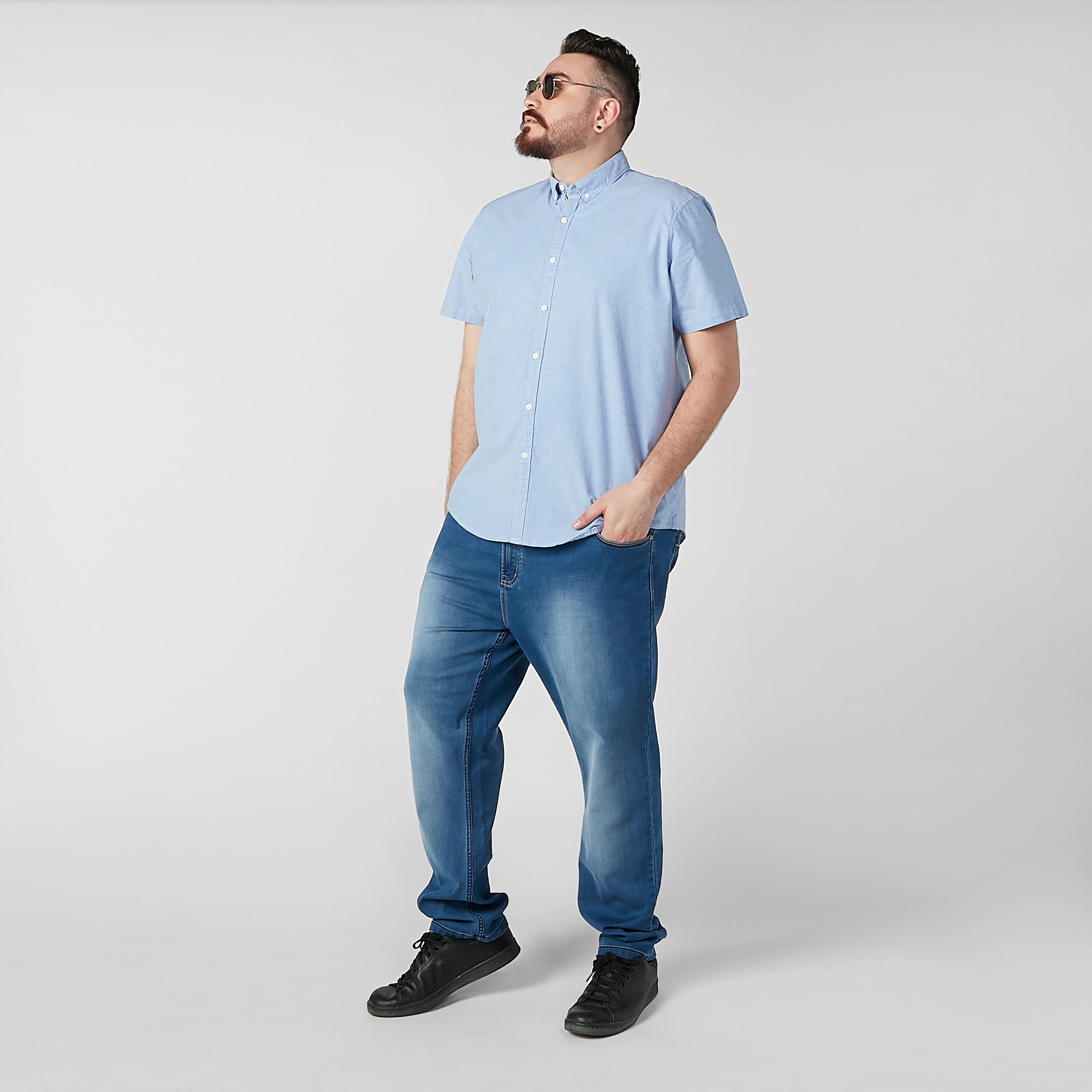 قميص سادة بياقة عاديّة وأكمام قصيرة-men-clothing-shirts-image-1
