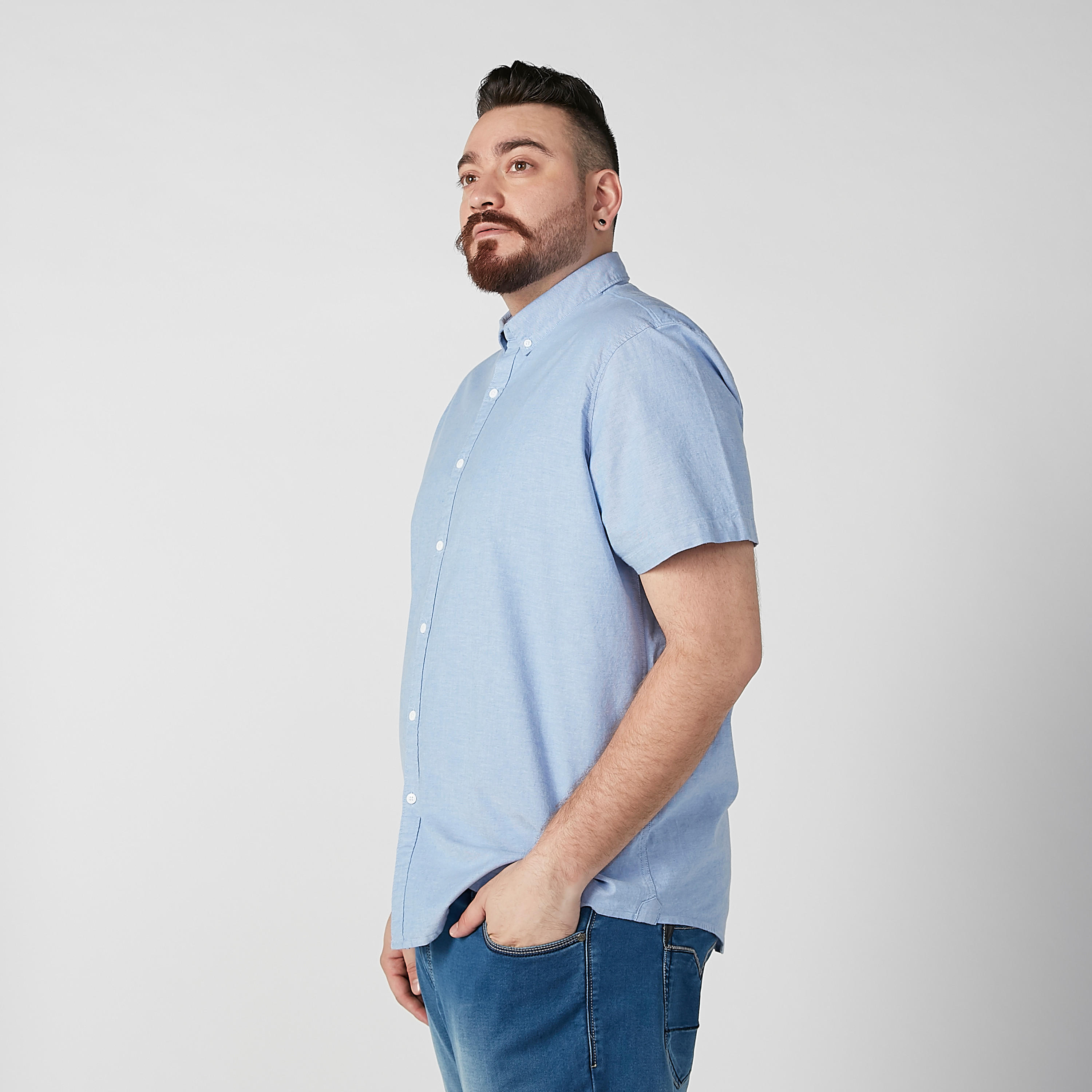 قميص سادة بياقة عاديّة وأكمام قصيرة-men-clothing-shirts-image-3