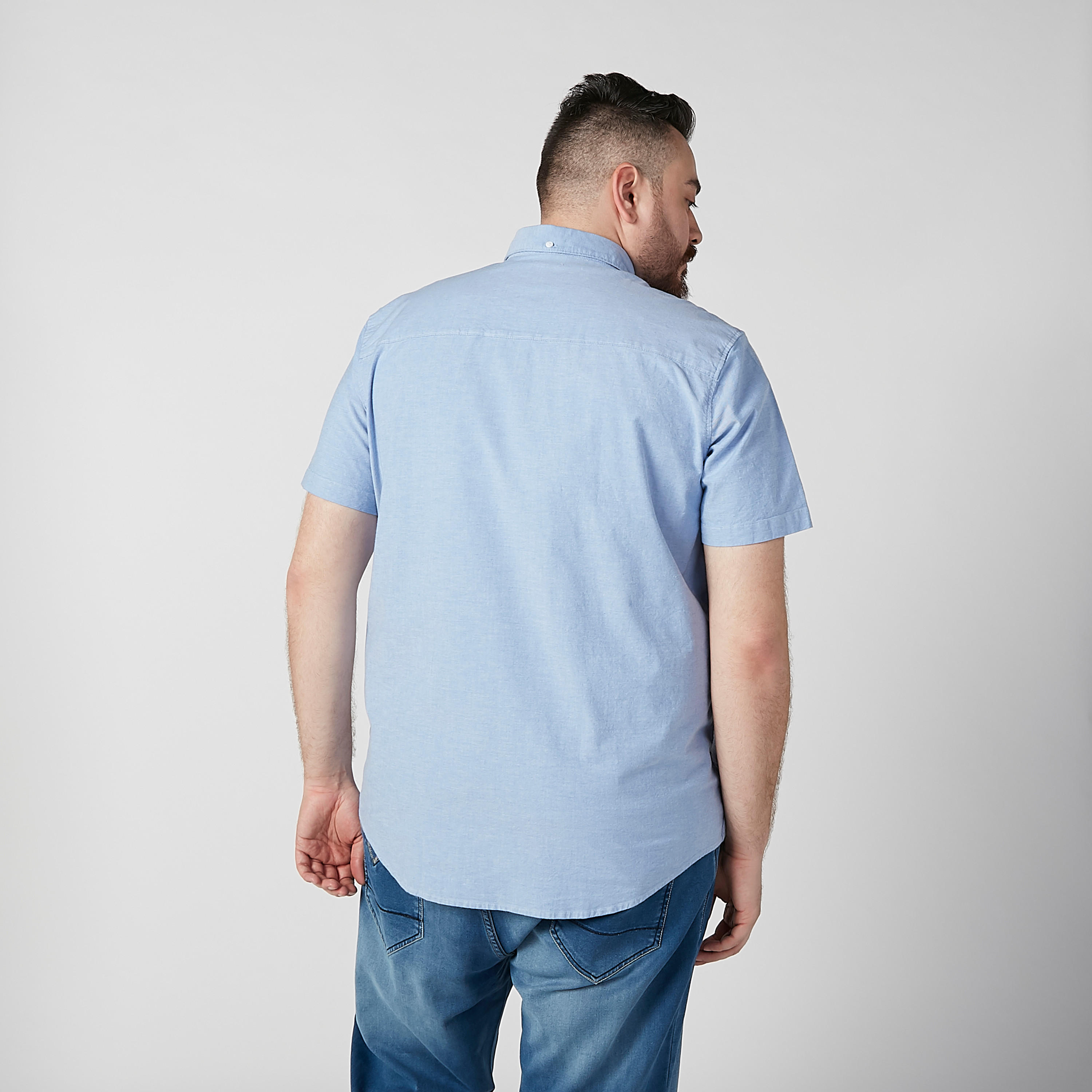 قميص سادة بياقة عاديّة وأكمام قصيرة-men-clothing-shirts-image-4