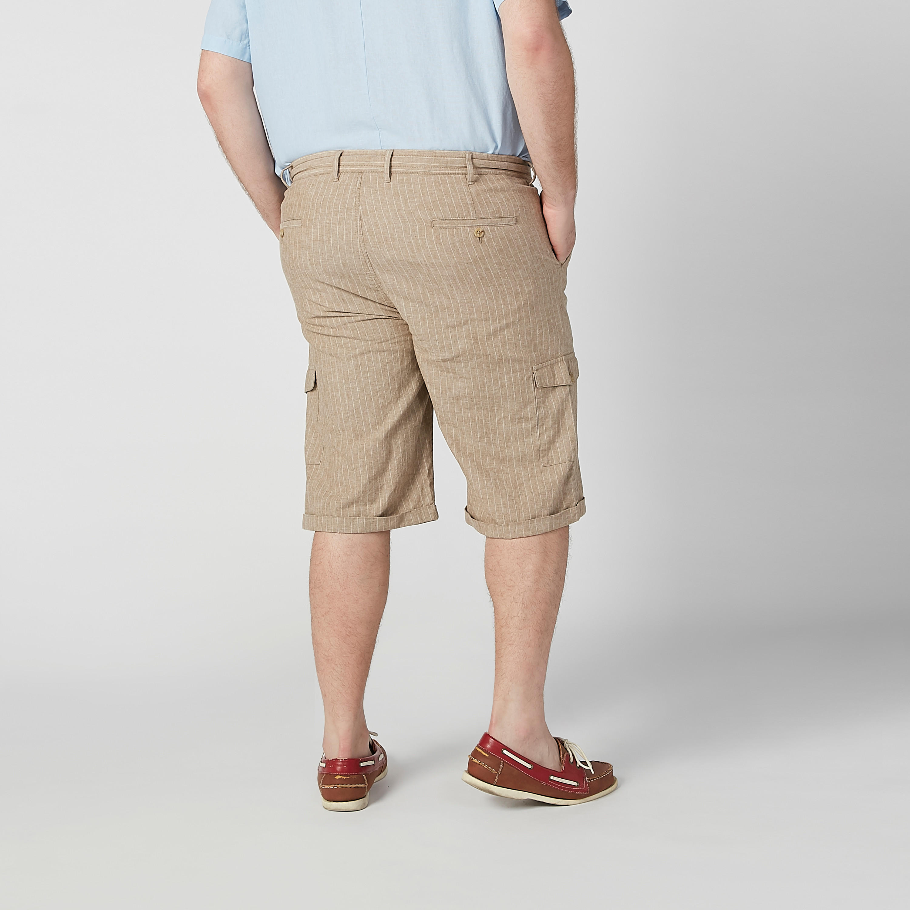 شورت مقلّم بخصر متوسط الارتفاع وجيوب وحلقات للحزام-men-clothing-bottoms-shorts-image-3