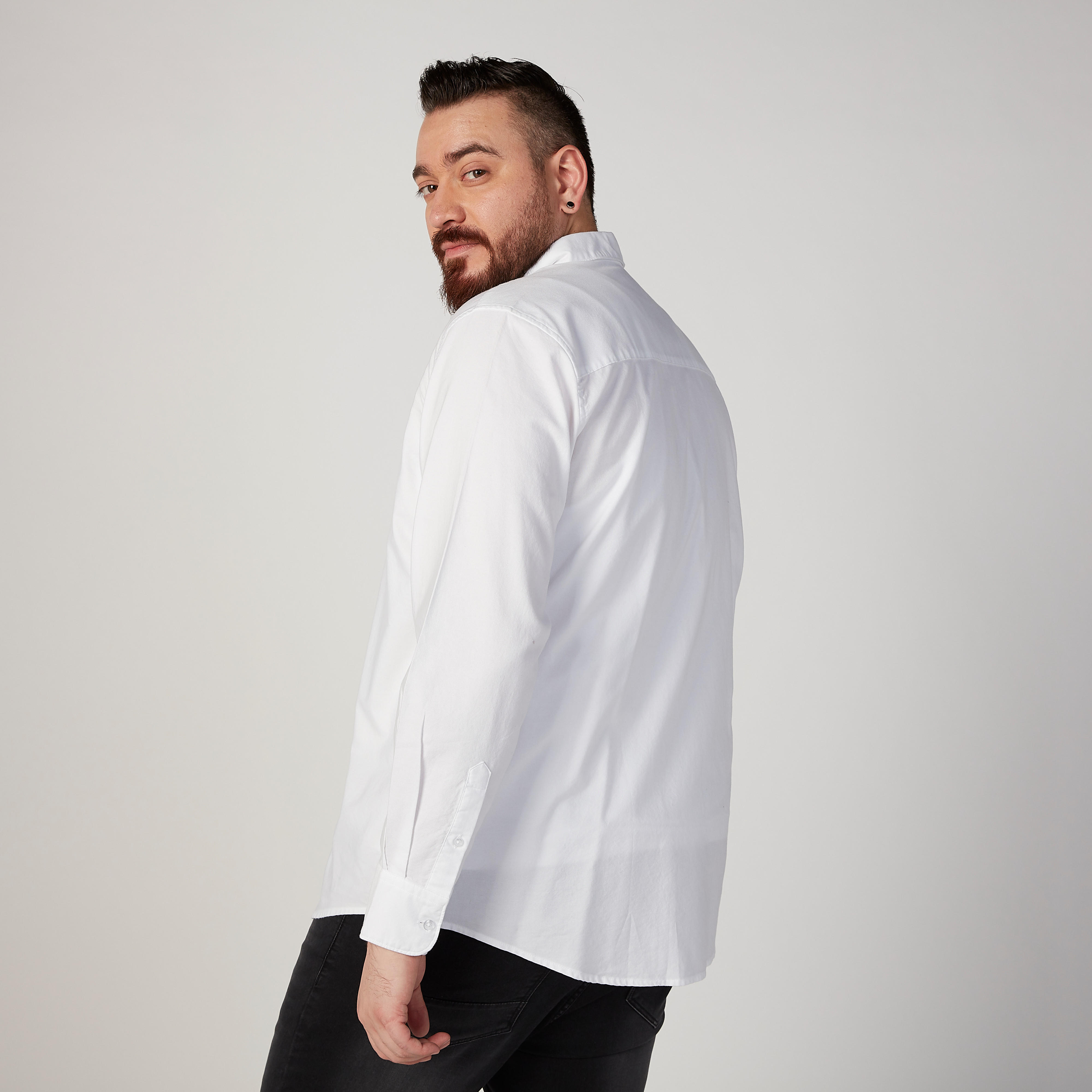قميص سادة بياقة عاديّة وأكمام طويلة-men-clothing-shirts-image-1