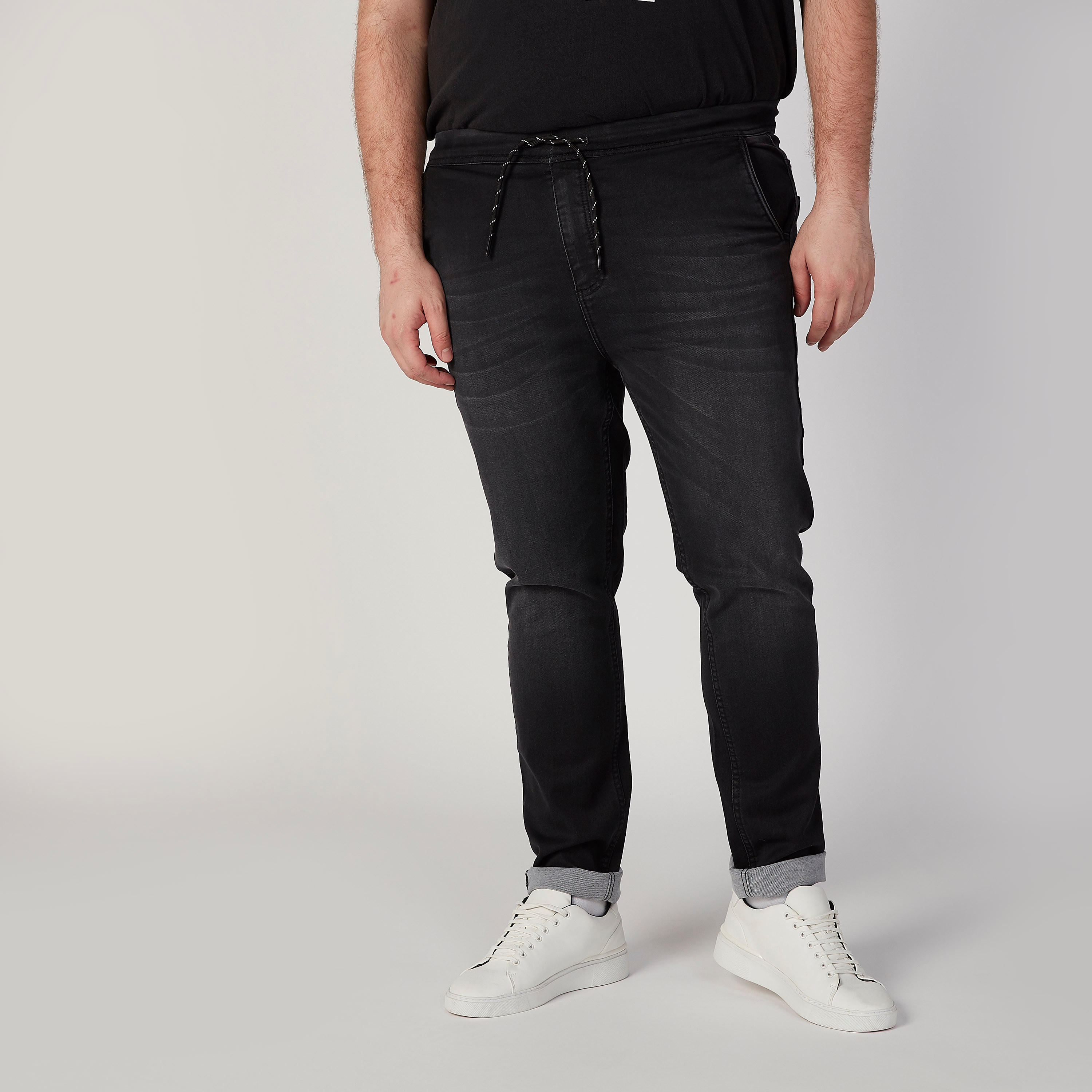 بنطلون جينز مستدام بخصر متوسط الارتفاع وجيوب -men-clothing-bottoms-jeans-image-1