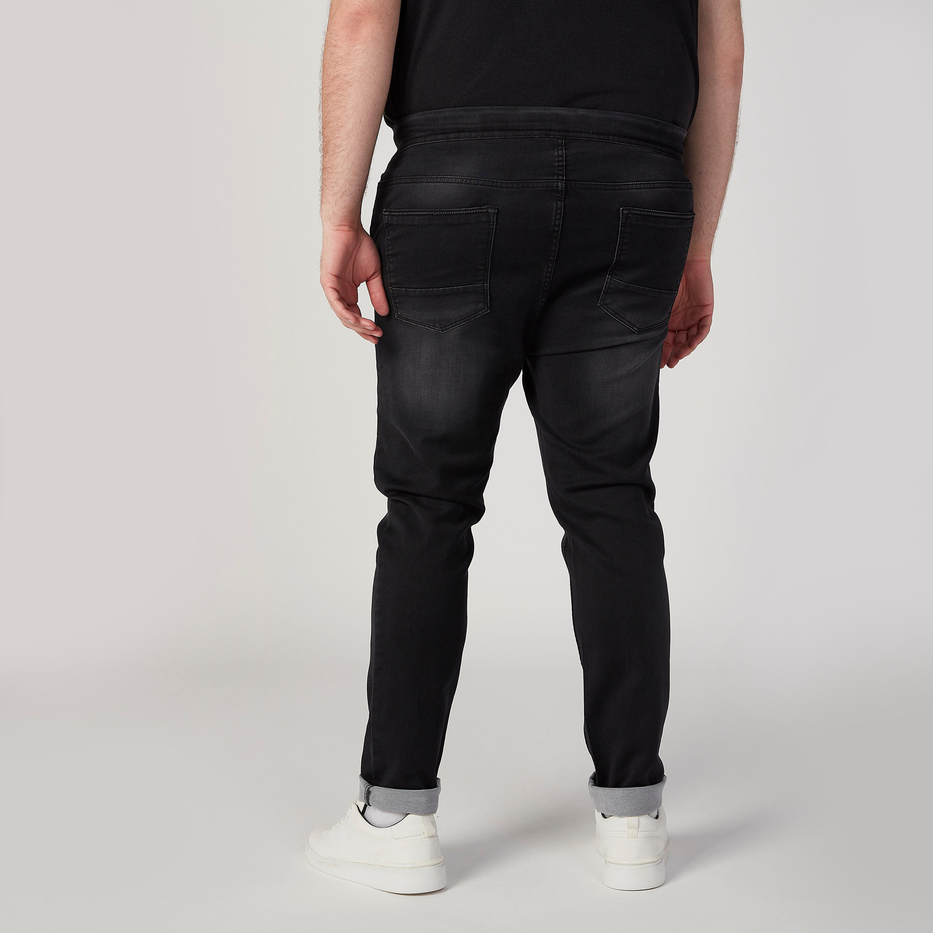 بنطلون جينز مستدام بخصر متوسط الارتفاع وجيوب -men-clothing-bottoms-jeans-image-4