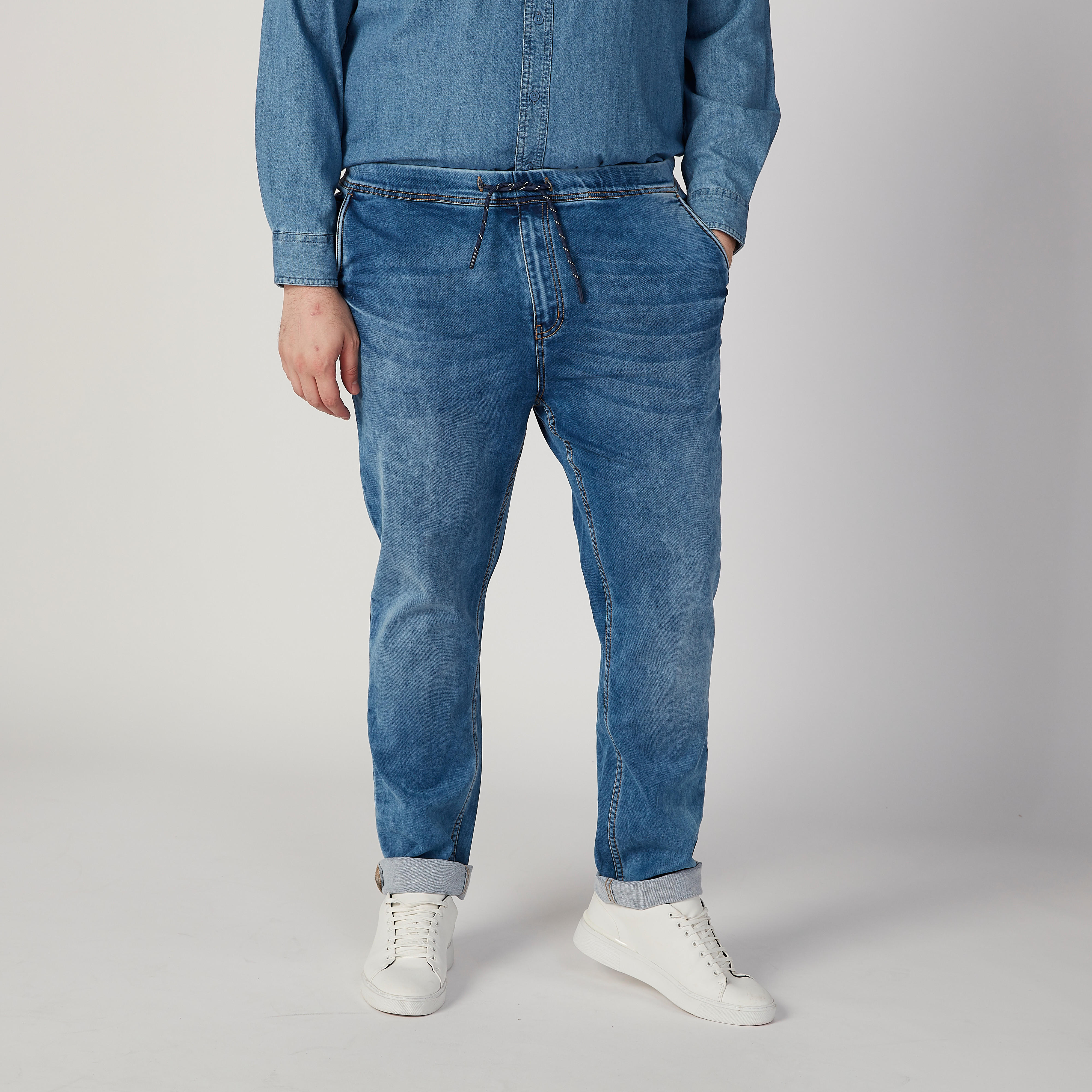 بنطلون جينز سادة بخصر متوسط الارتفاع وجيوب-men-clothing-bottoms-jeans-image-1