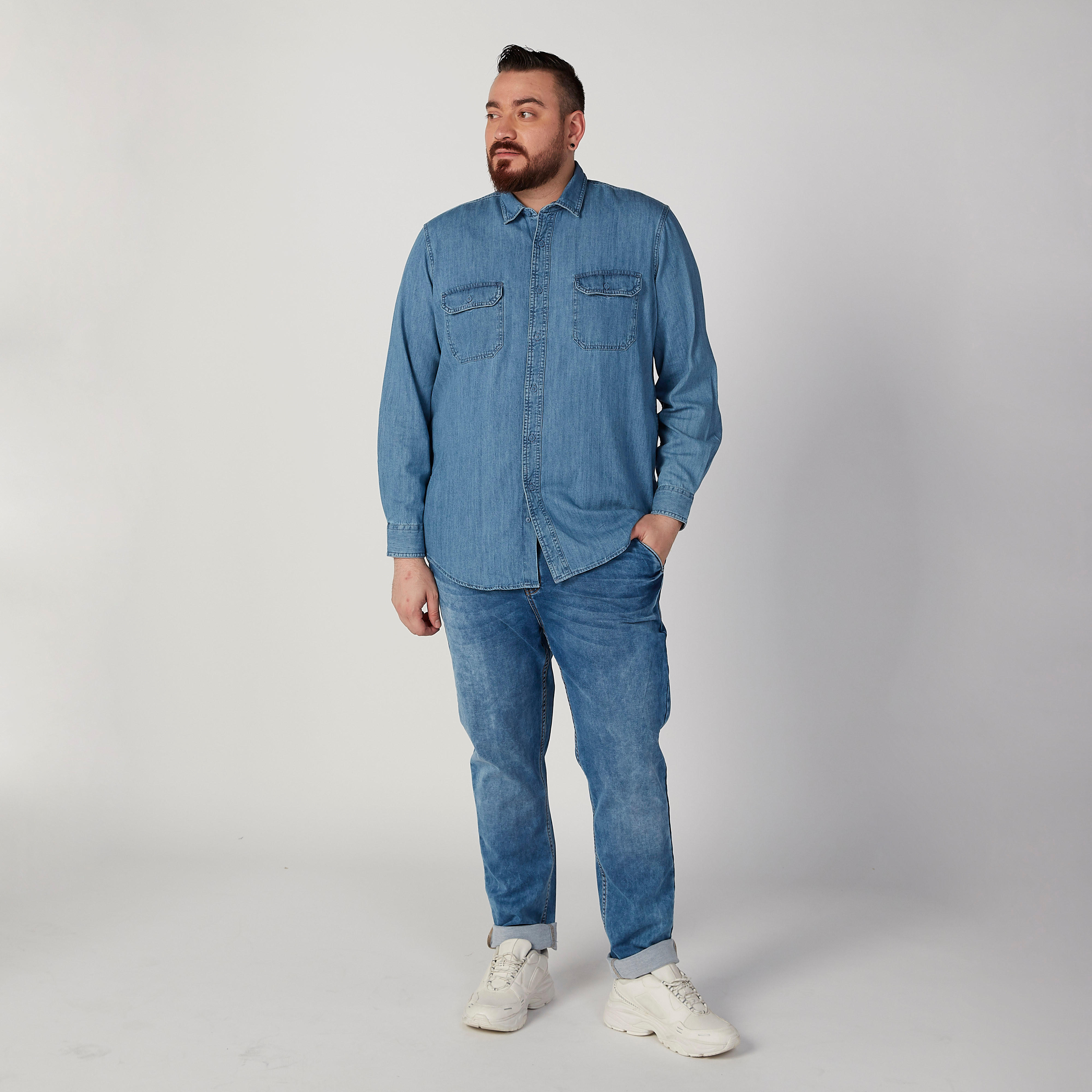 بنطلون جينز سادة بخصر متوسط الارتفاع وجيوب-men-clothing-bottoms-jeans-image-2