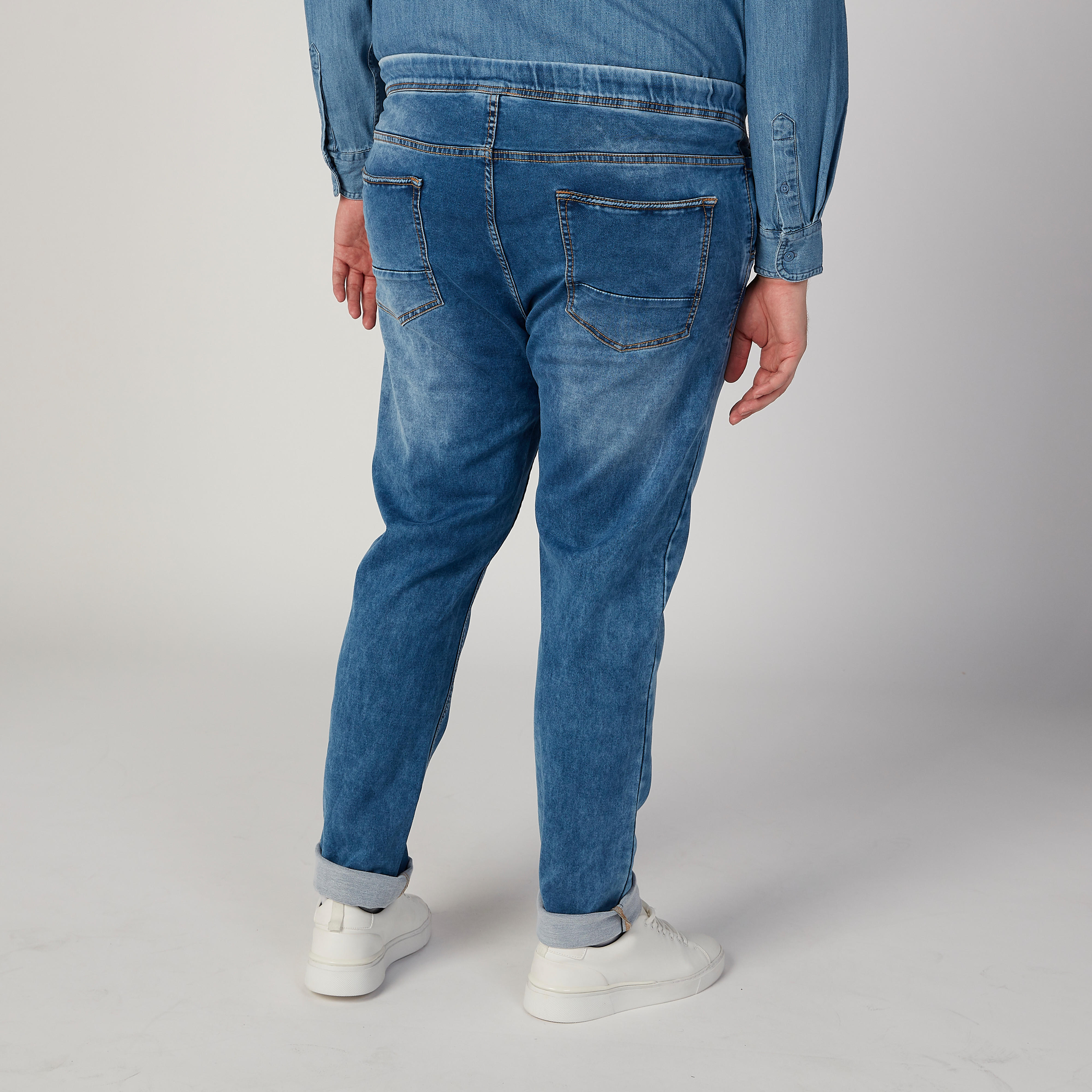 بنطلون جينز سادة بخصر متوسط الارتفاع وجيوب-men-clothing-bottoms-jeans-image-4