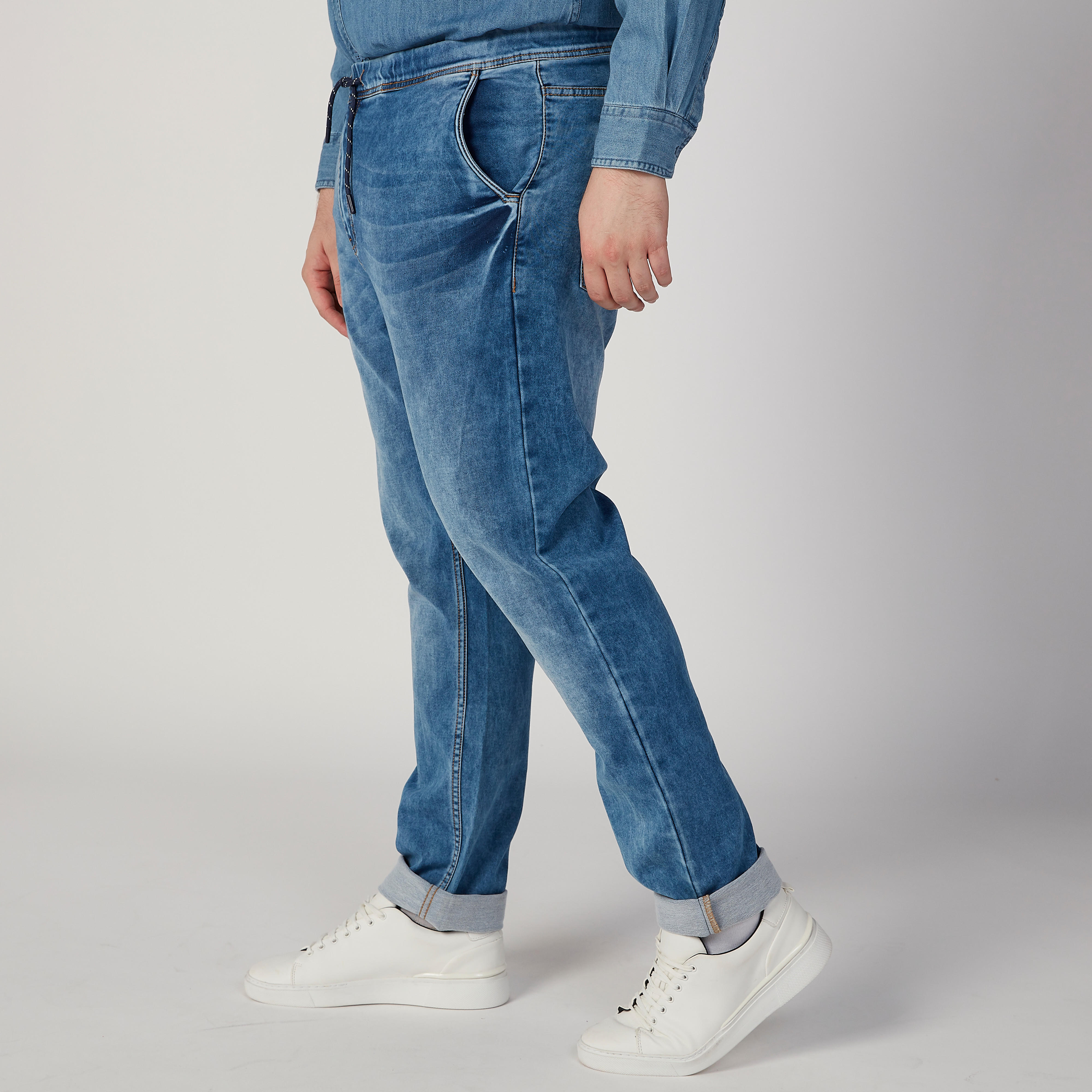 بنطلون جينز سادة بخصر متوسط الارتفاع وجيوب-men-clothing-bottoms-jeans-image-5