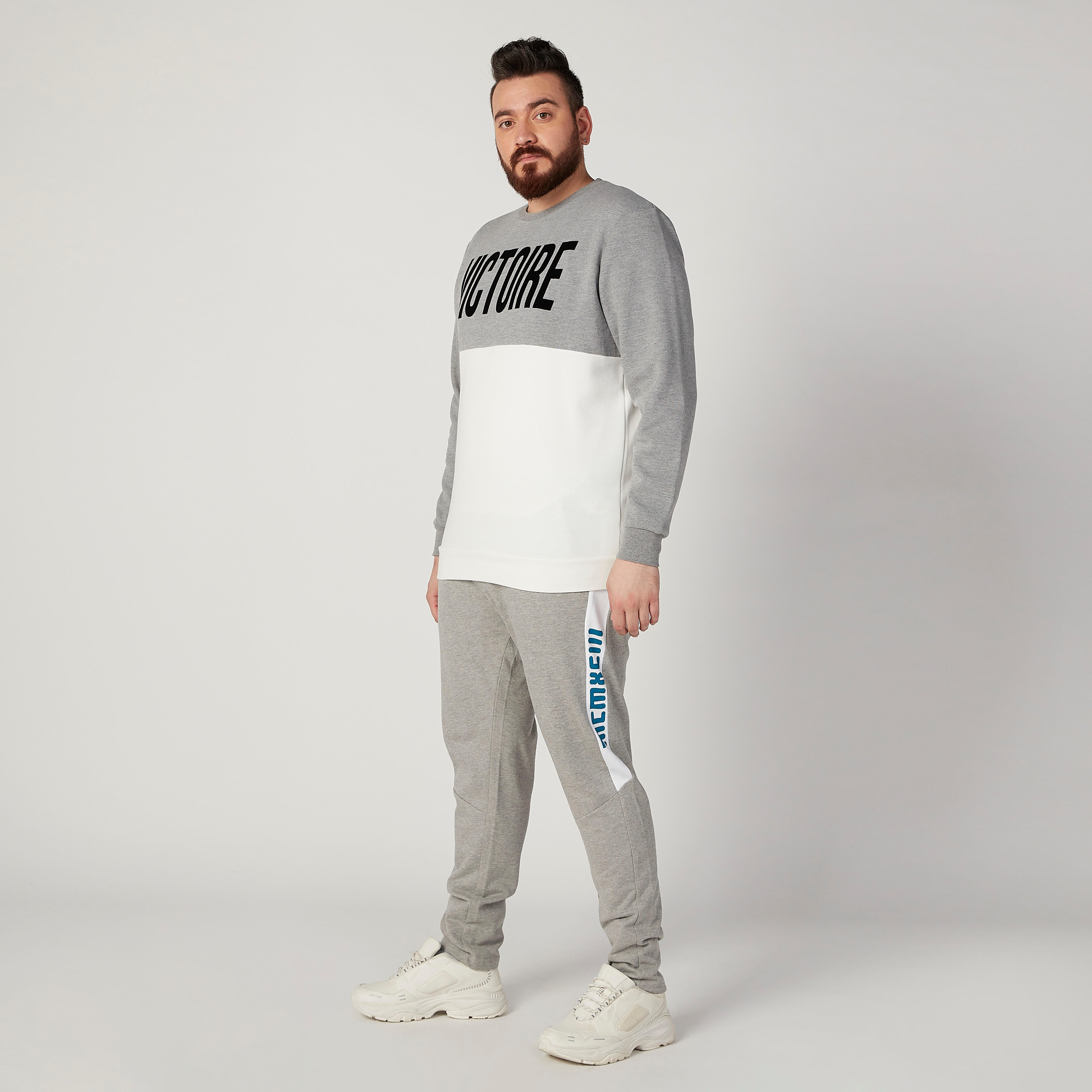 سويت شيرت بياقة مستديرة وأكمام طويلة وطبعات-men-winterwear-hoodiesandsweatshirts-image-1