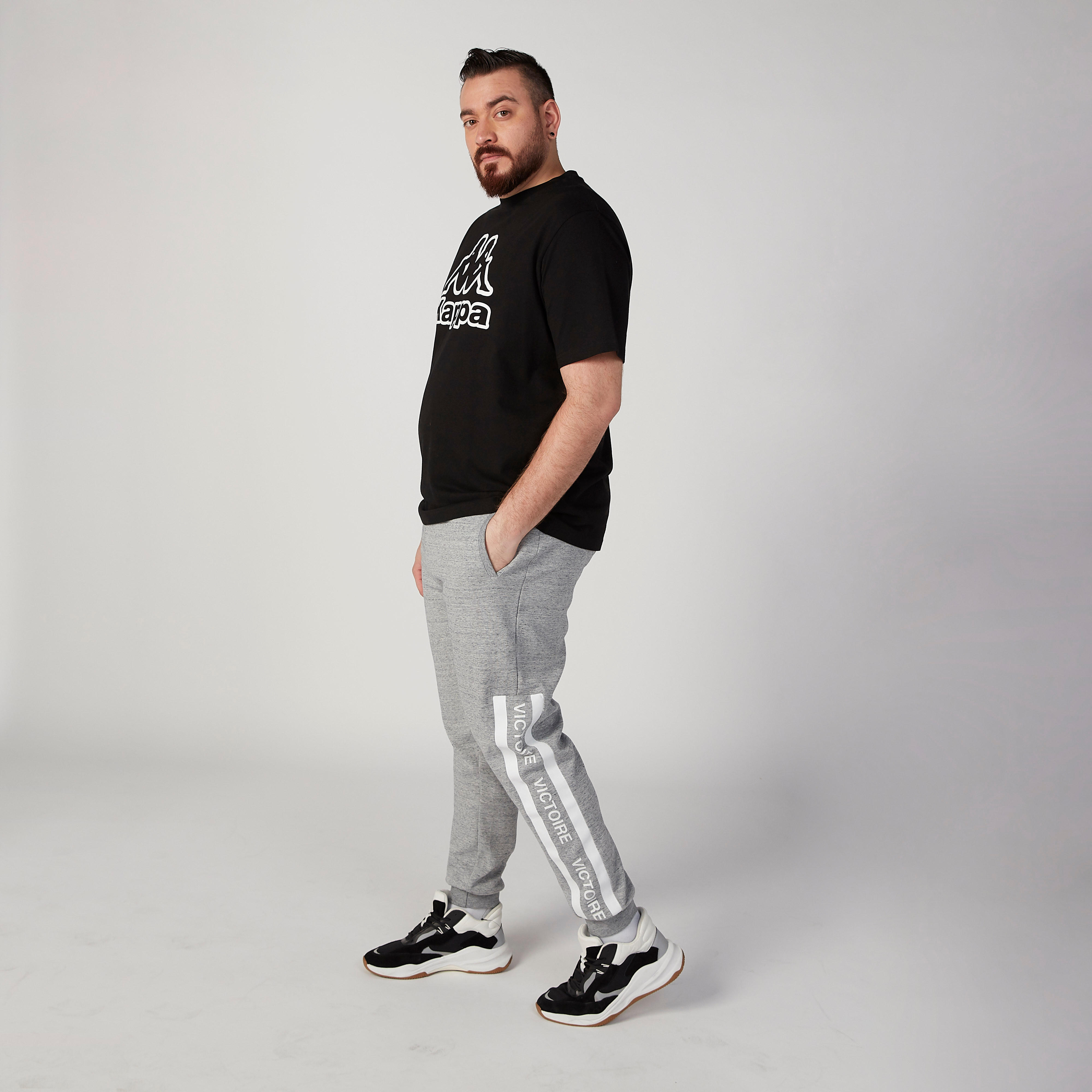 بنطلون رياضي بخصر متوسط الارتفاع وجيوب وطبعات-men-clothing-bottoms-joggers-image-2