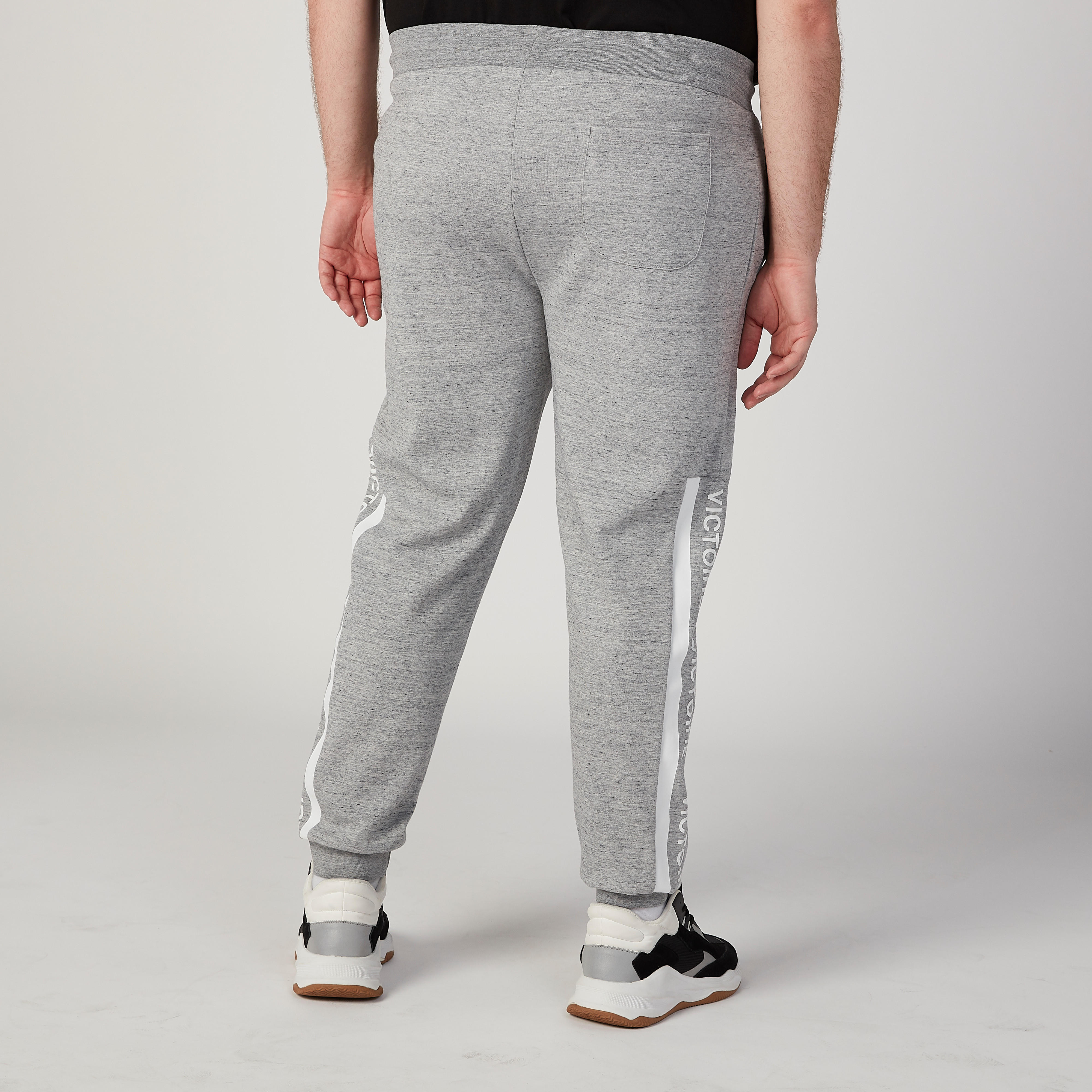 بنطلون رياضي بخصر متوسط الارتفاع وجيوب وطبعات-men-clothing-bottoms-joggers-image-4