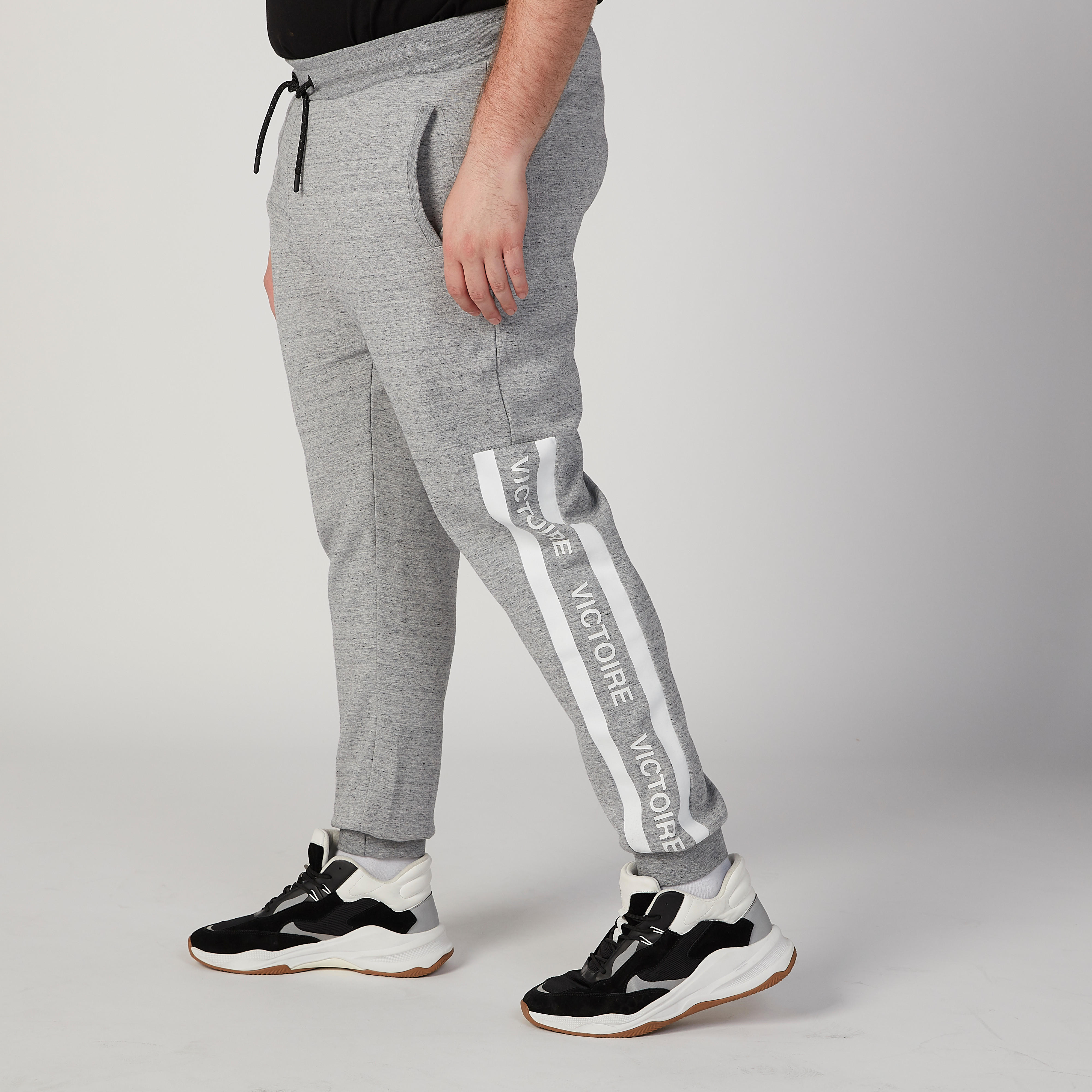 بنطلون رياضي بخصر متوسط الارتفاع وجيوب وطبعات-men-clothing-bottoms-joggers-image-5