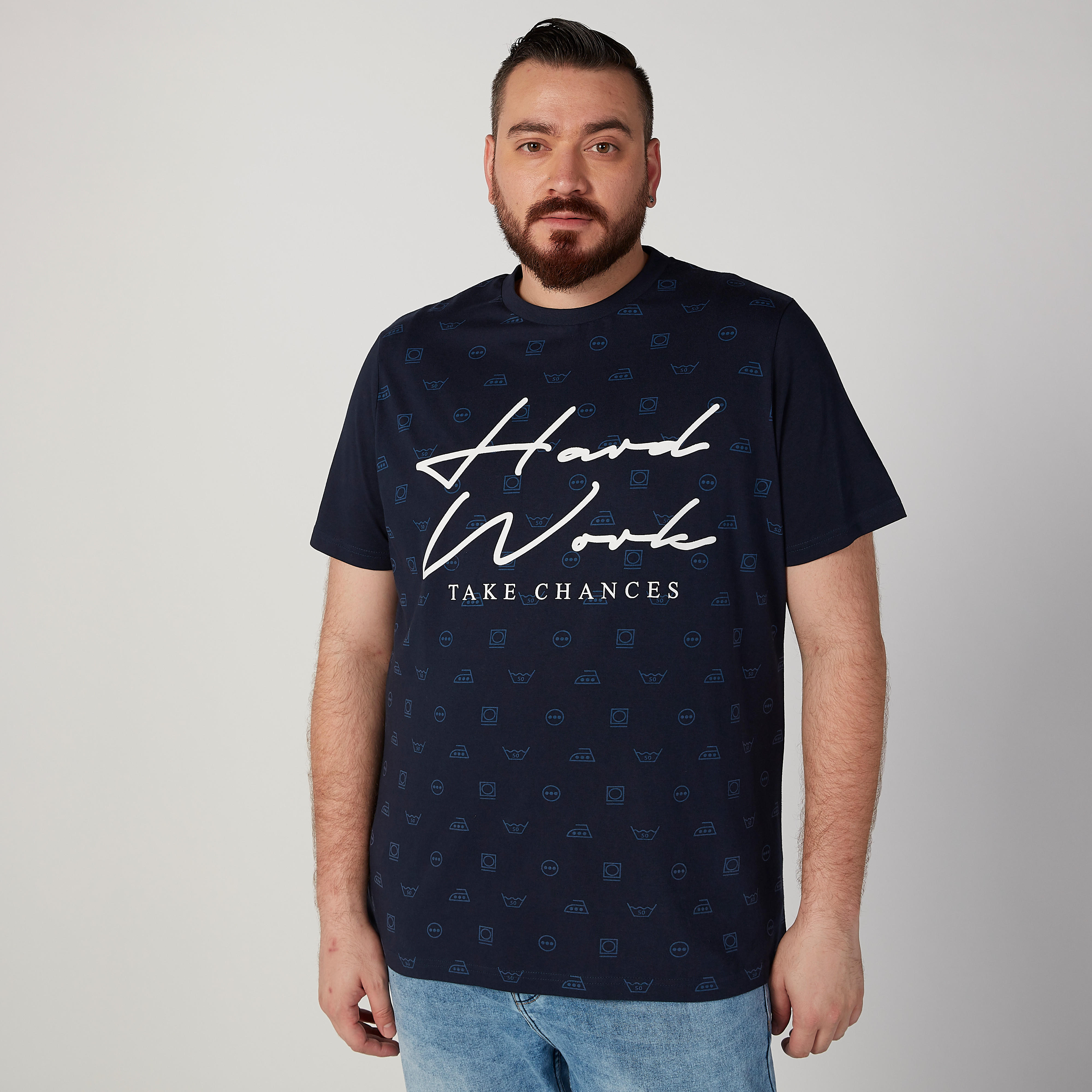 تيشيرت بياقة ضيّقة وأكمام قصيرة وطبعات-men-clothing-tshirtsandpolos-tshirts-image-1