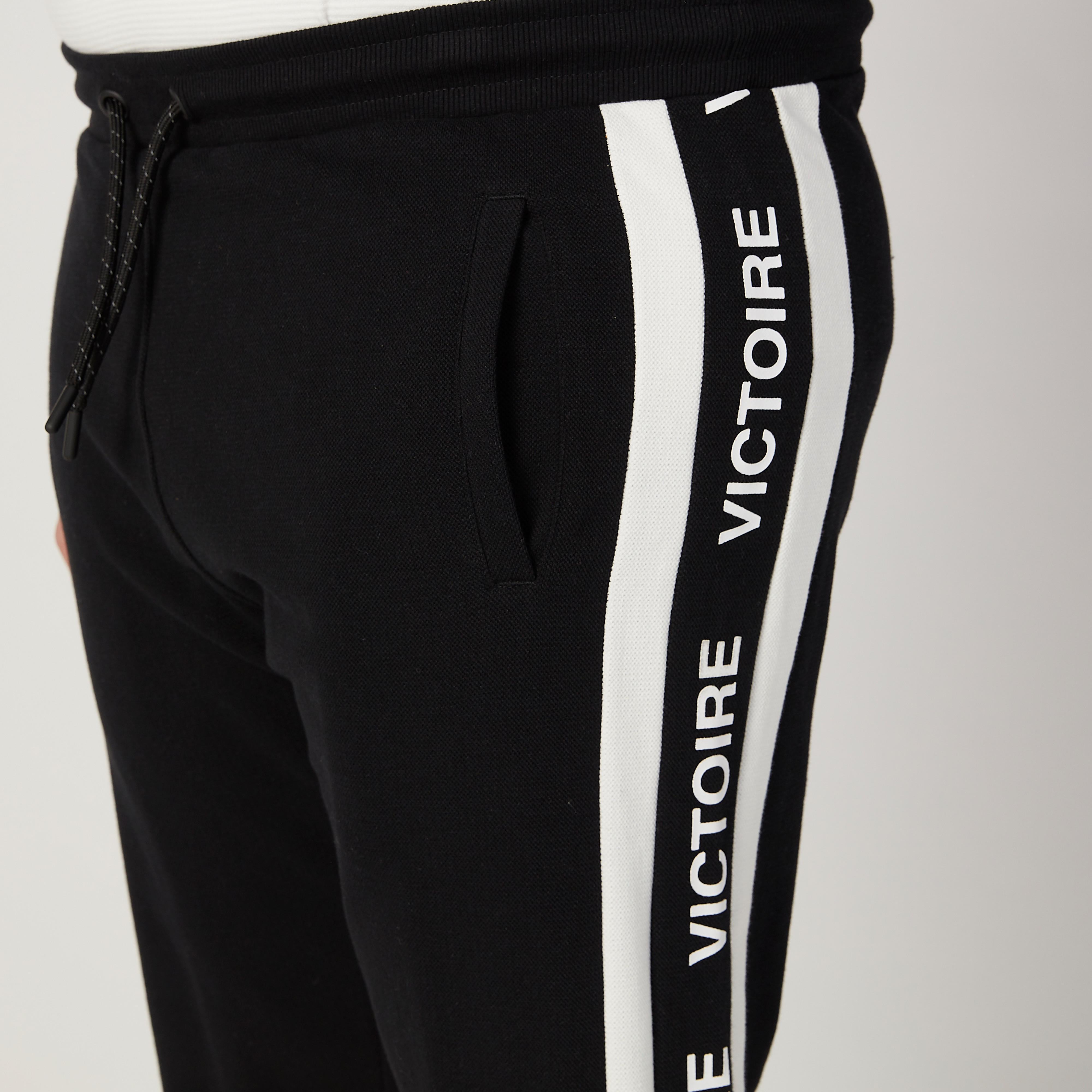 Printed Mid-Rise Shorts with Drawstring Waistband-men-clothing-bottoms-shorts-image-3