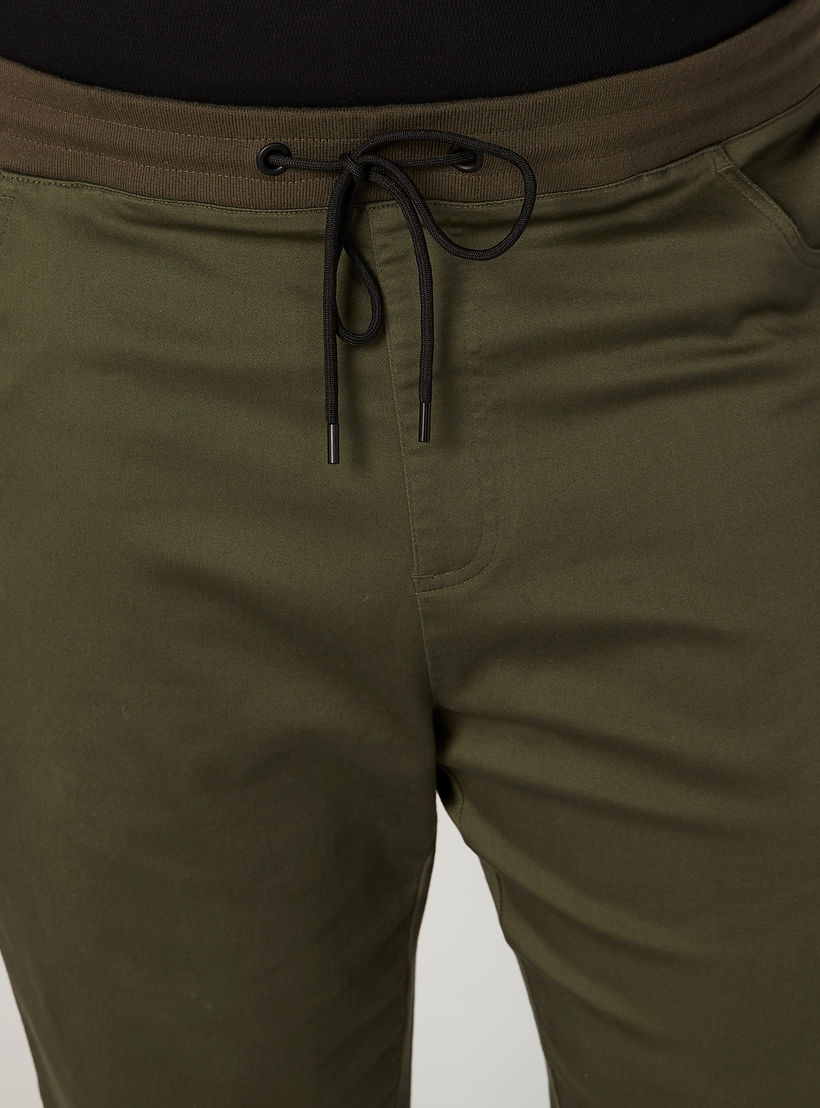 بنطلون سادة بخصر مطّاطي متوسط الارتفاع وجيوب-men-clothing-bottoms-trousersandchinos-trousers-image-3