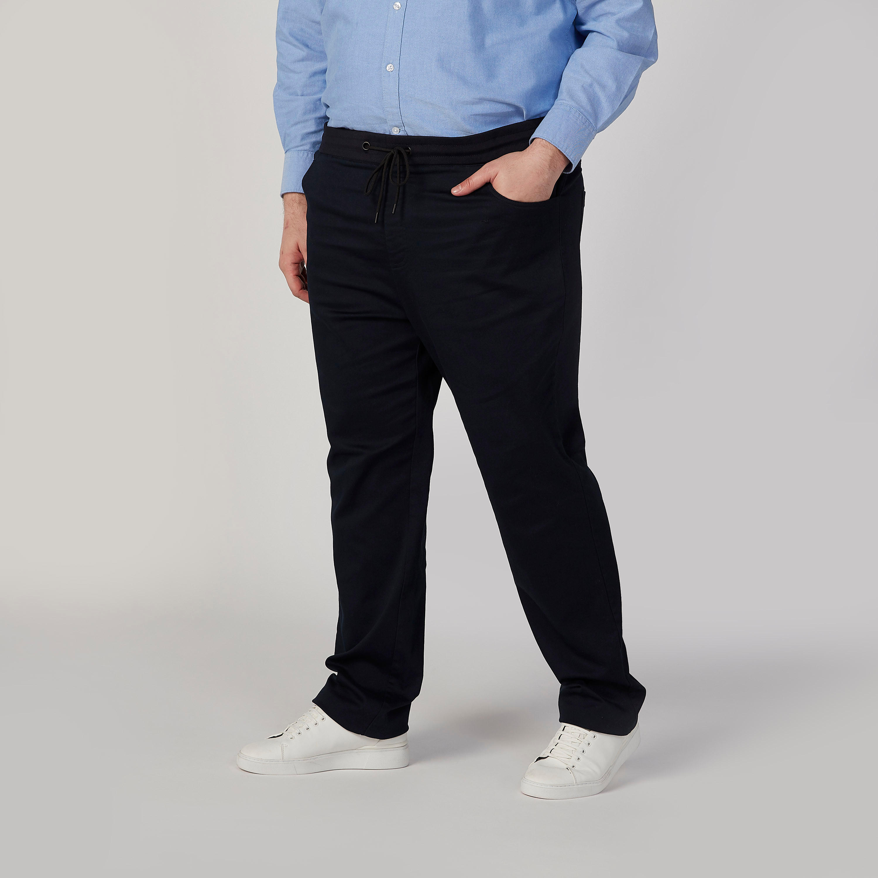 بنطلون سادة بخصر مطّاطي متوسط الارتفاع وجيوب-men-clothing-bottoms-trousersandchinos-trousers-image-6