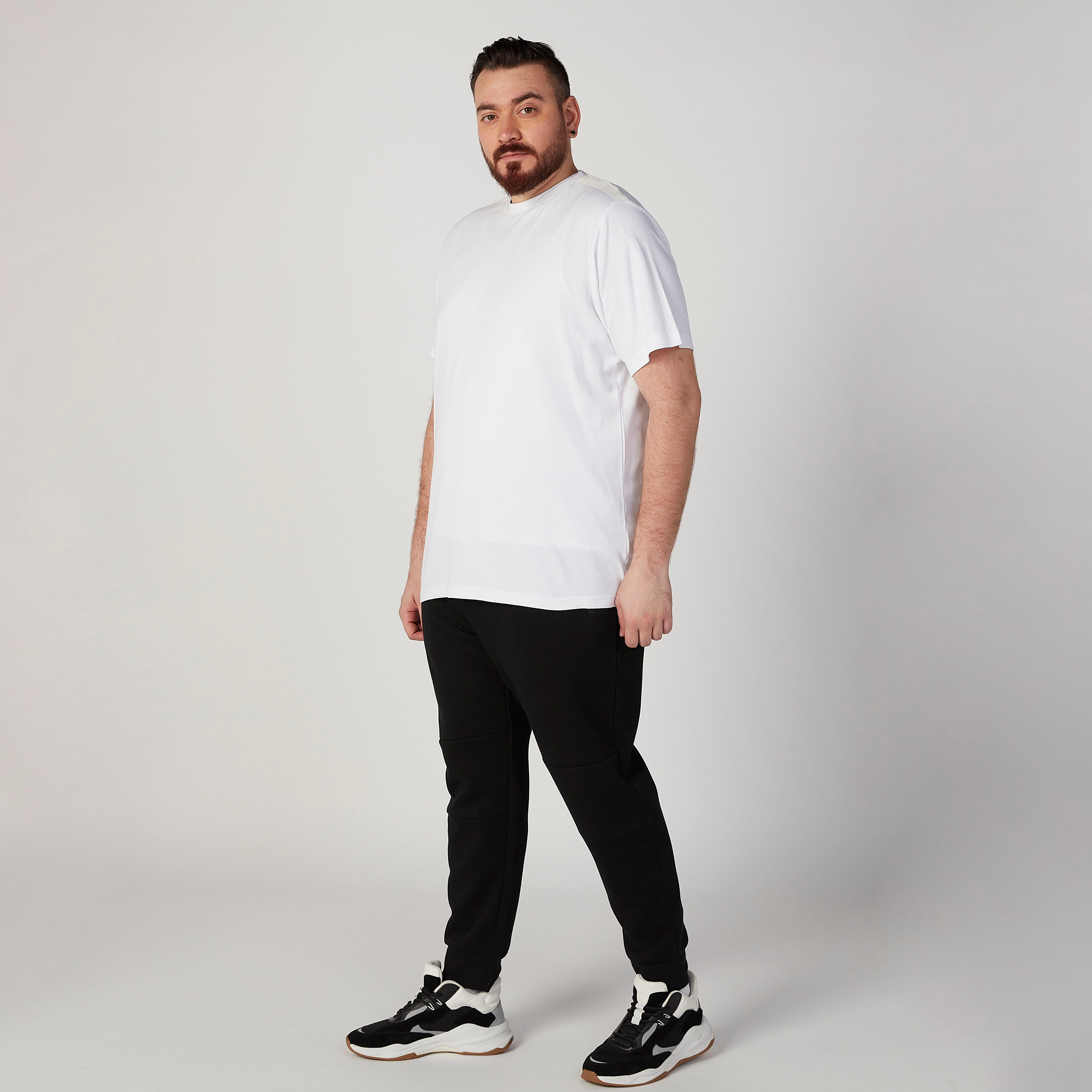 تيشيرت سادة بياقة ضيّقة وأكمام قصيرة-men-clothing-tshirtsandpolos-tshirts-image-2