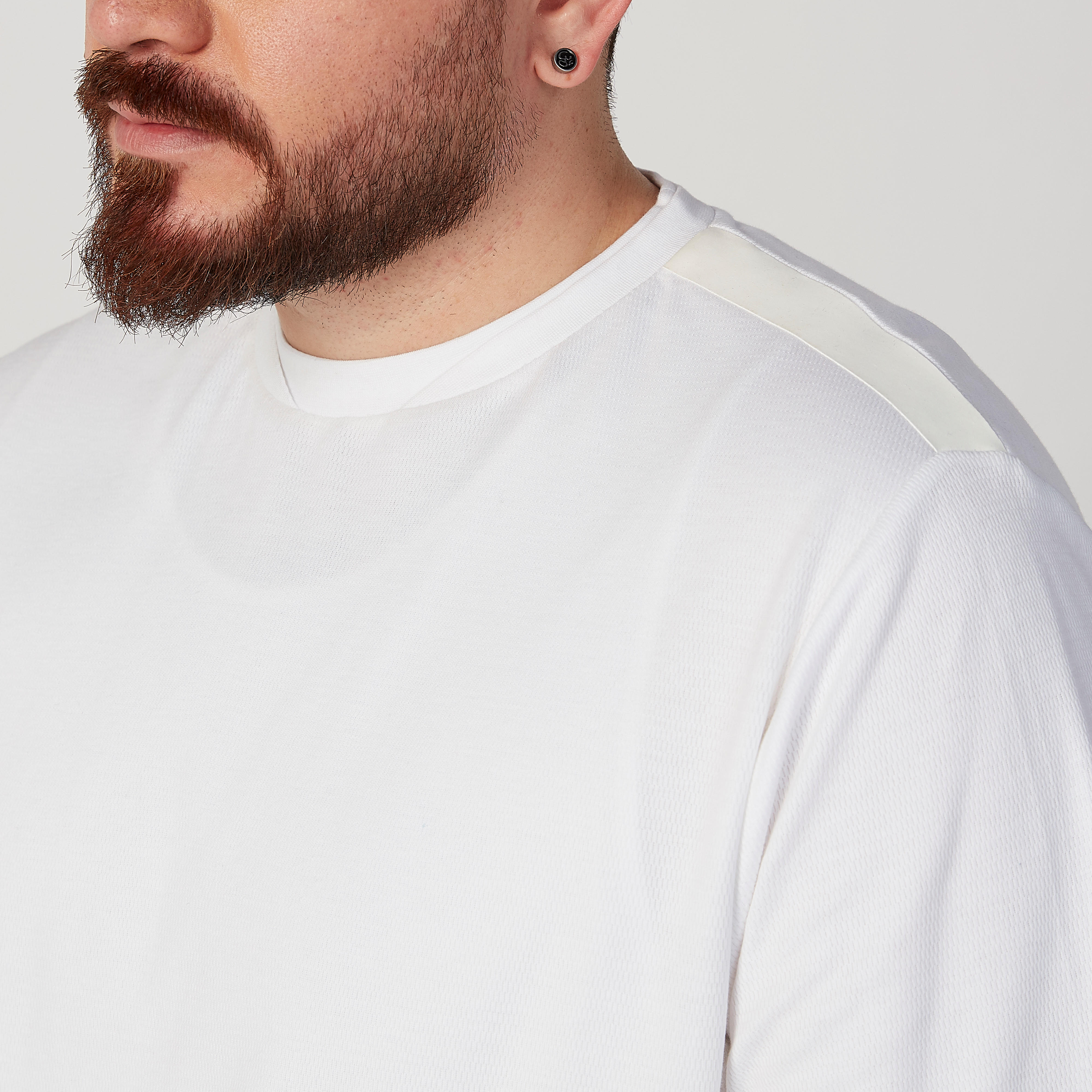 تيشيرت سادة بياقة ضيّقة وأكمام قصيرة-men-clothing-tshirtsandpolos-tshirts-image-3
