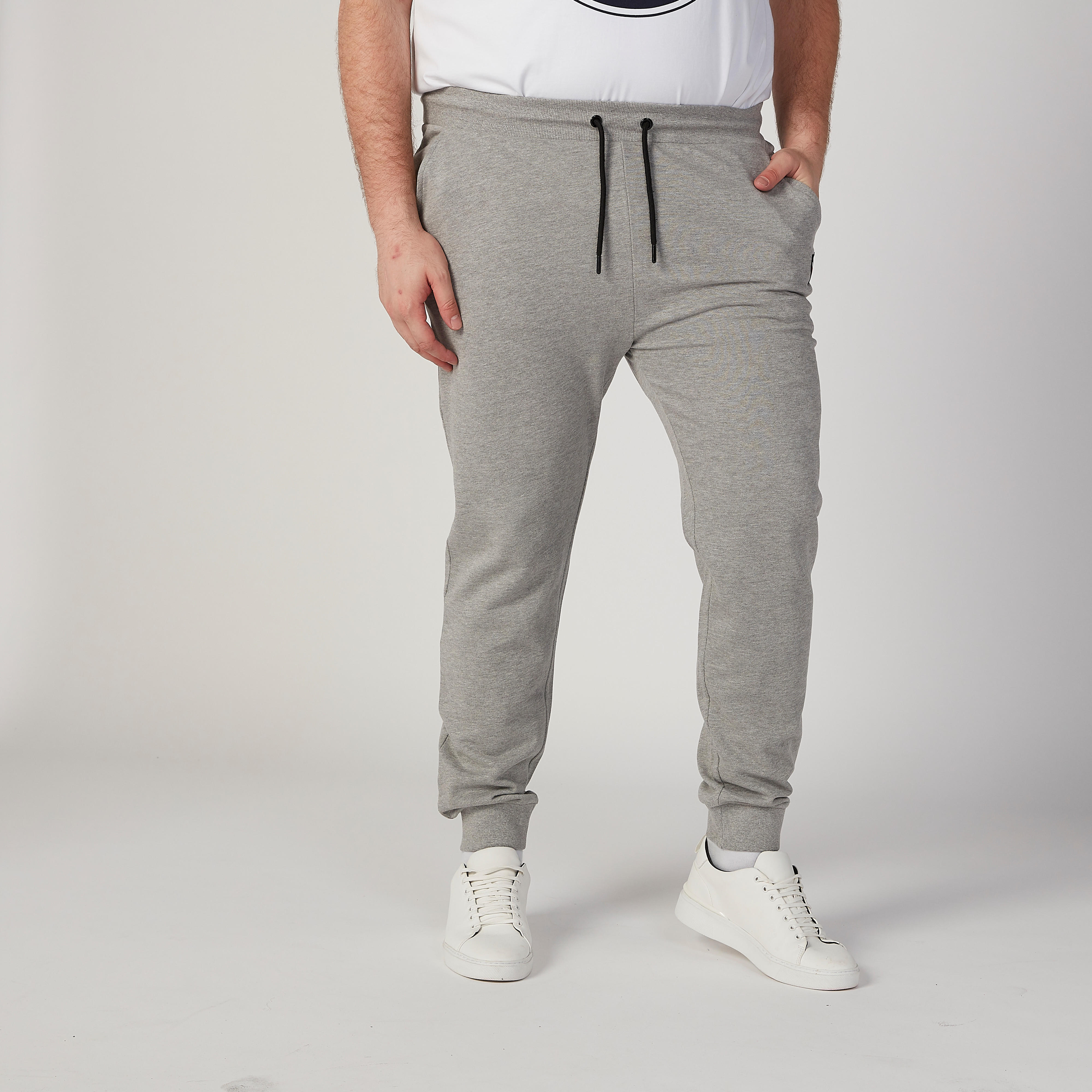 بنطلون رياضي بارز الملمس بخصر متوسط الارتفاع وجيوب-men-clothing-bottoms-joggers-image-1