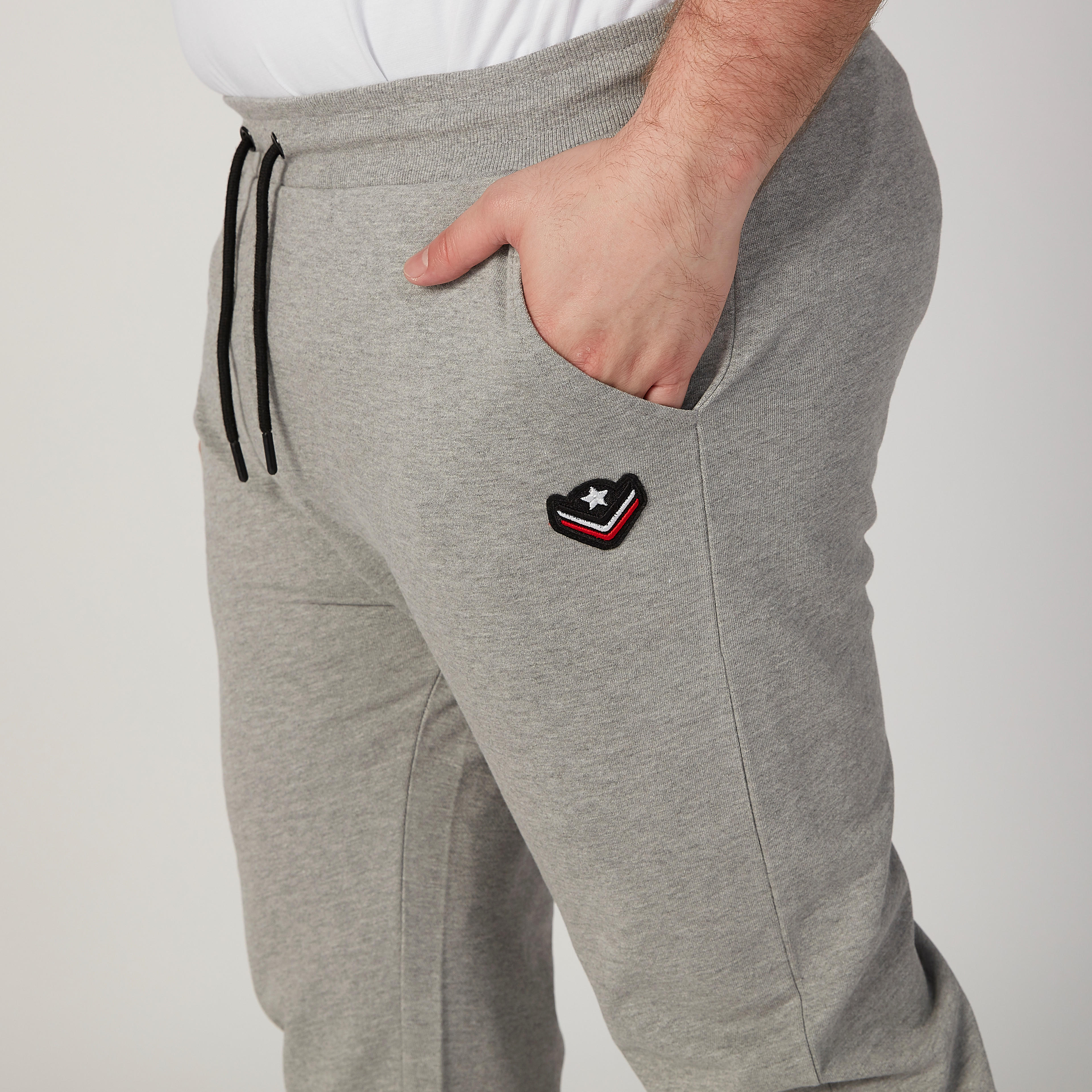 بنطلون رياضي بارز الملمس بخصر متوسط الارتفاع وجيوب-men-clothing-bottoms-joggers-image-3